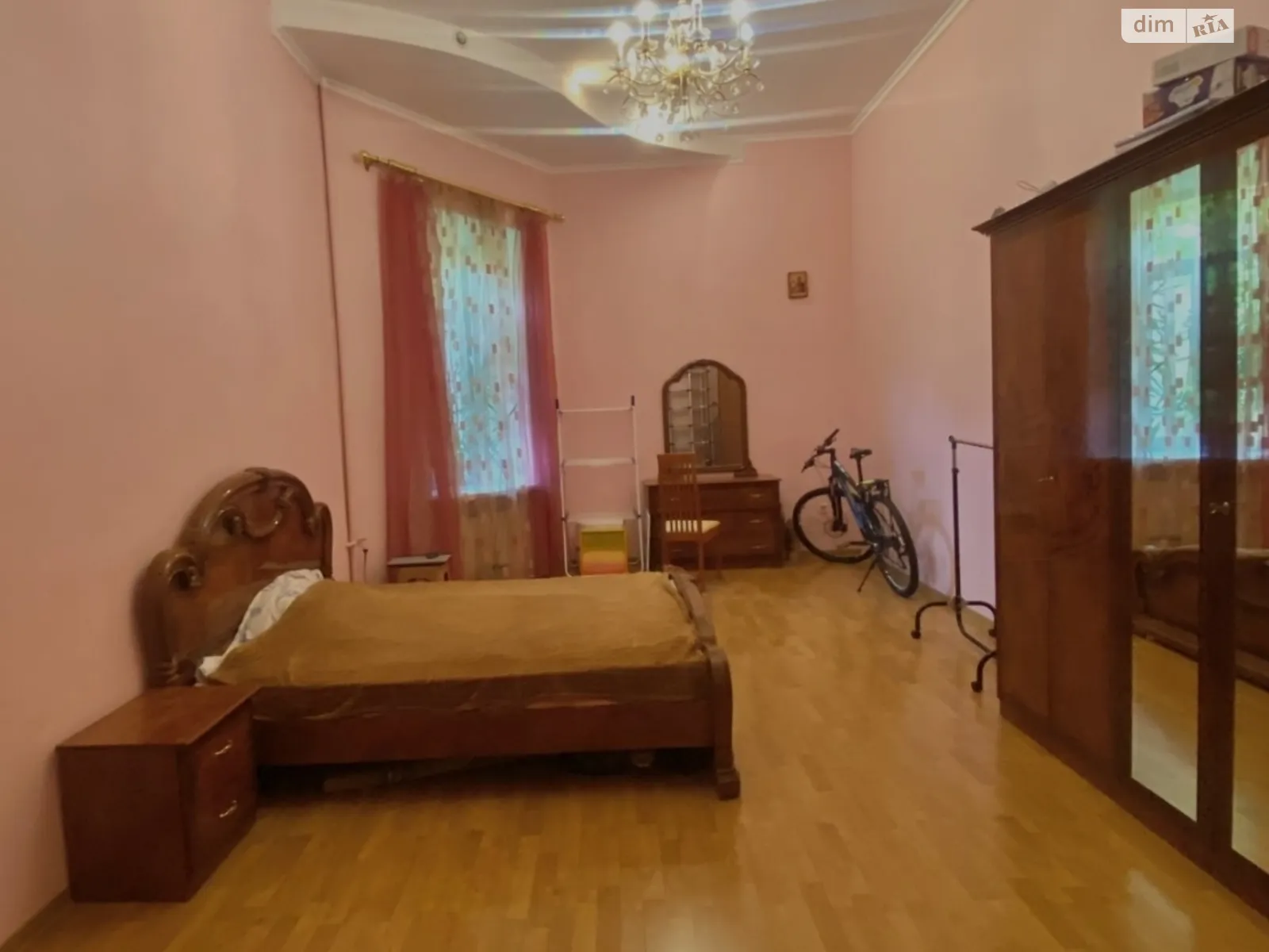 Продается 4-комнатная квартира 122 кв. м в Одессе, ул. Конная