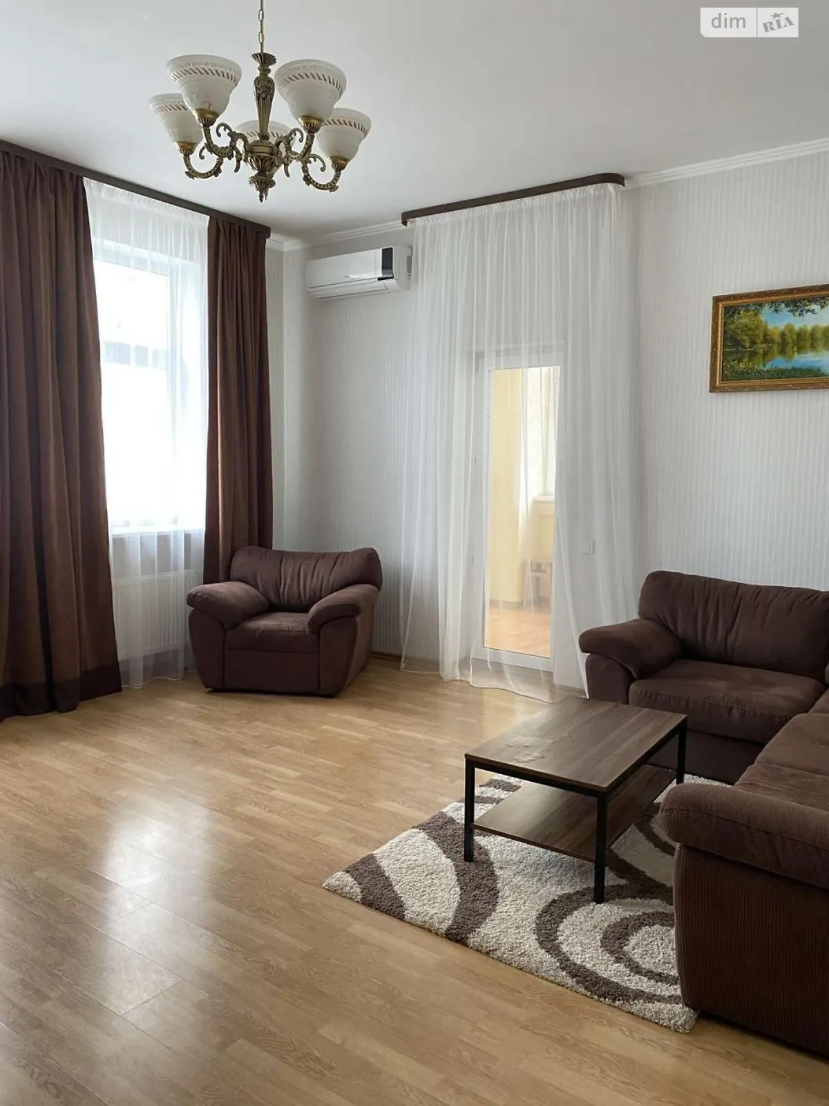 Продается 1-комнатная квартира 98 кв. м в Киеве, бул. Николая Михновского(Дружбы Народов)