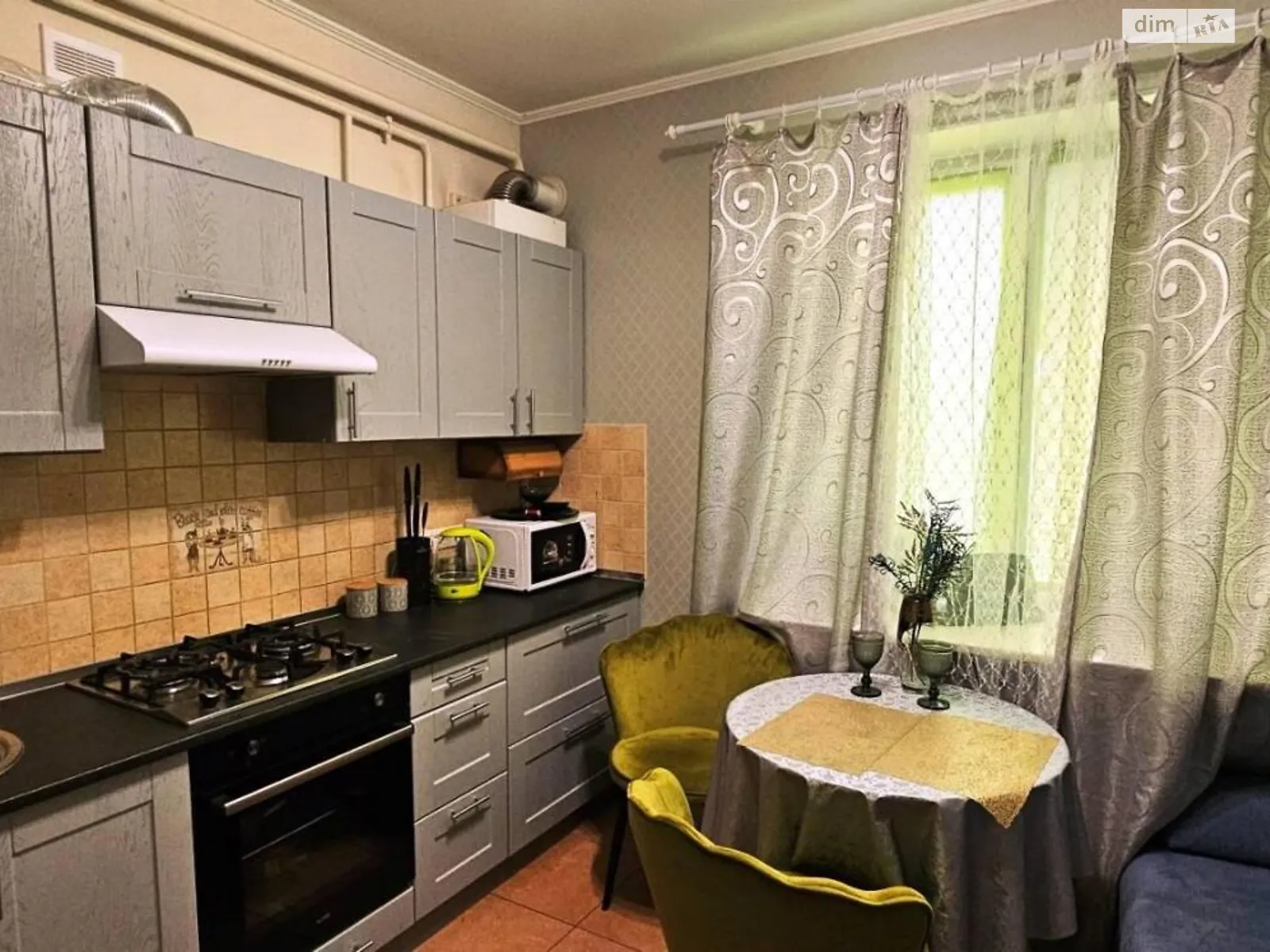 Продается 1-комнатная квартира 39 кв. м в Черноморске, Новоселов ул.