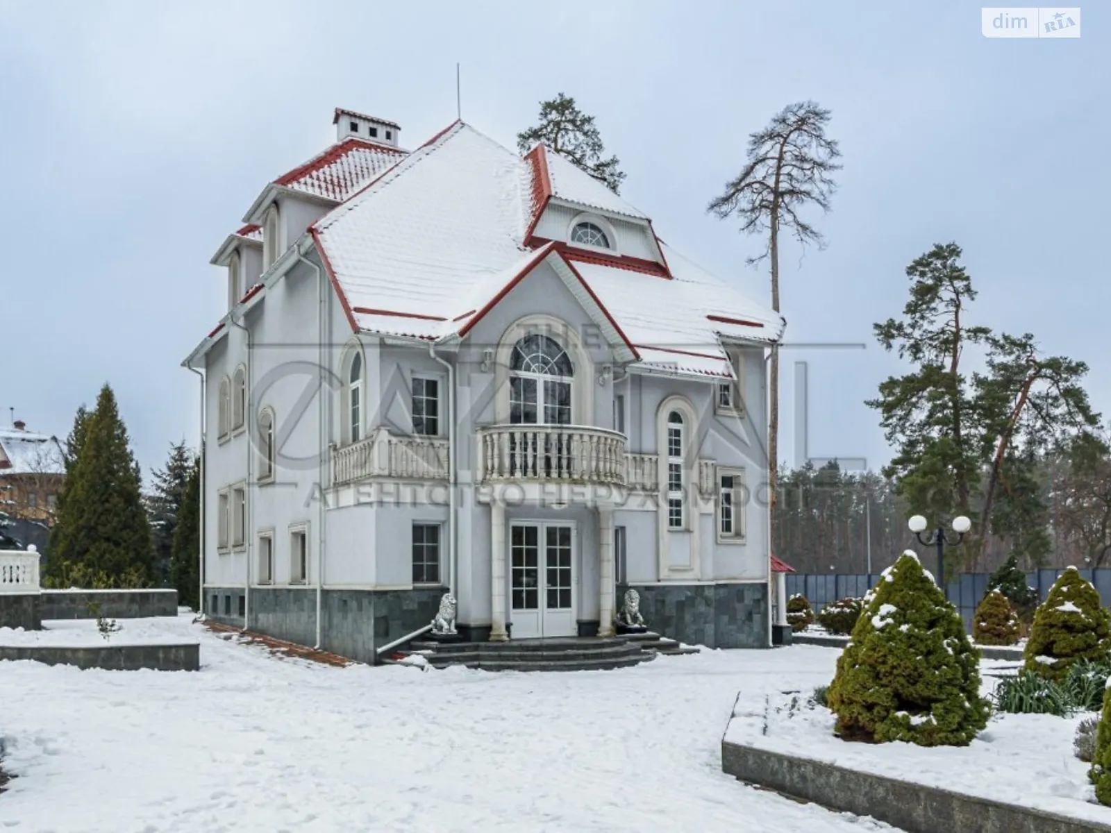 Продается помещения свободного назначения 1720 кв. м в 3-этажном здании, цена: 2700000 $