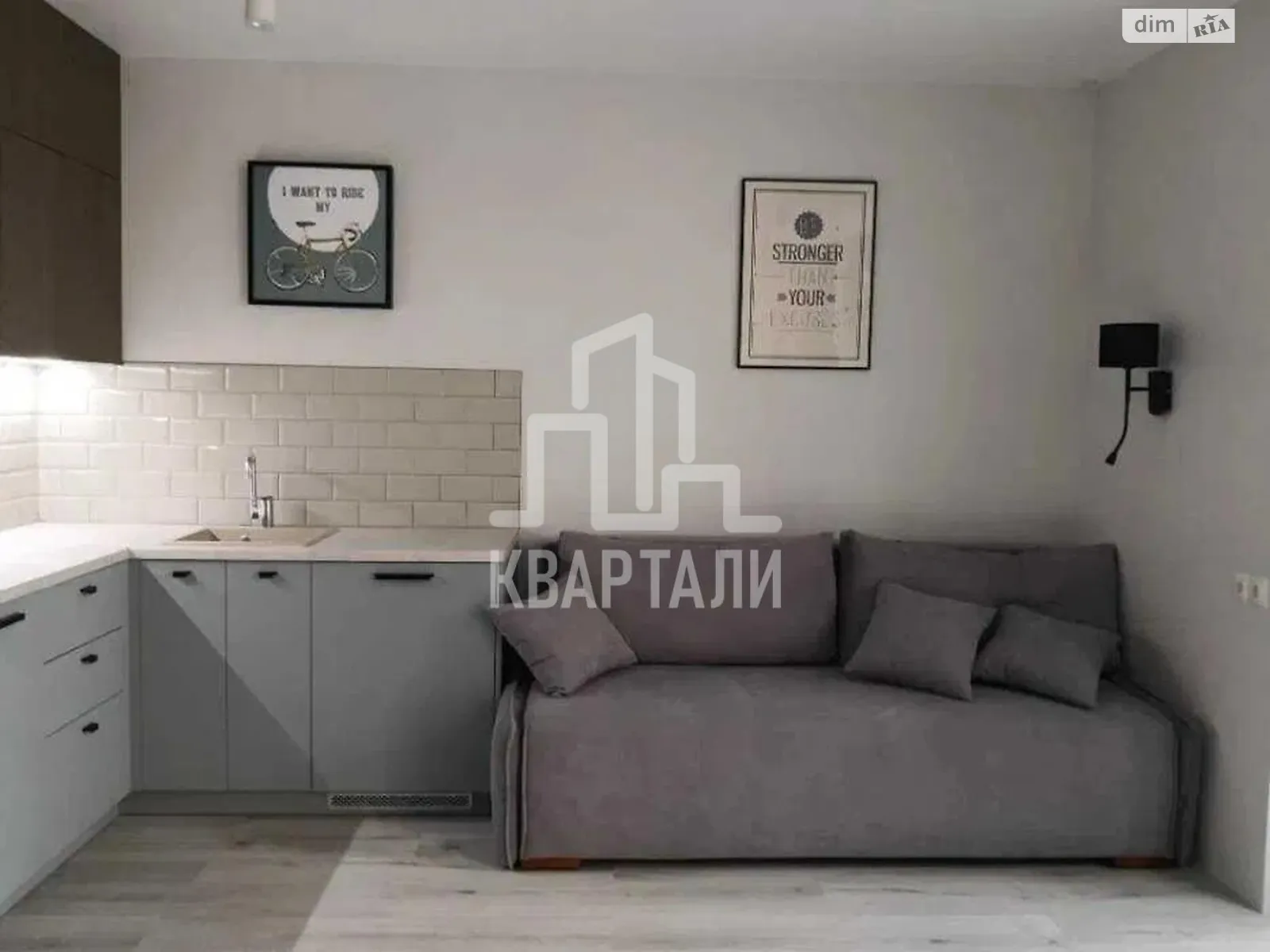 Продается 1-комнатная квартира 33 кв. м в Киеве, ул. Семьи Кульженков, 37