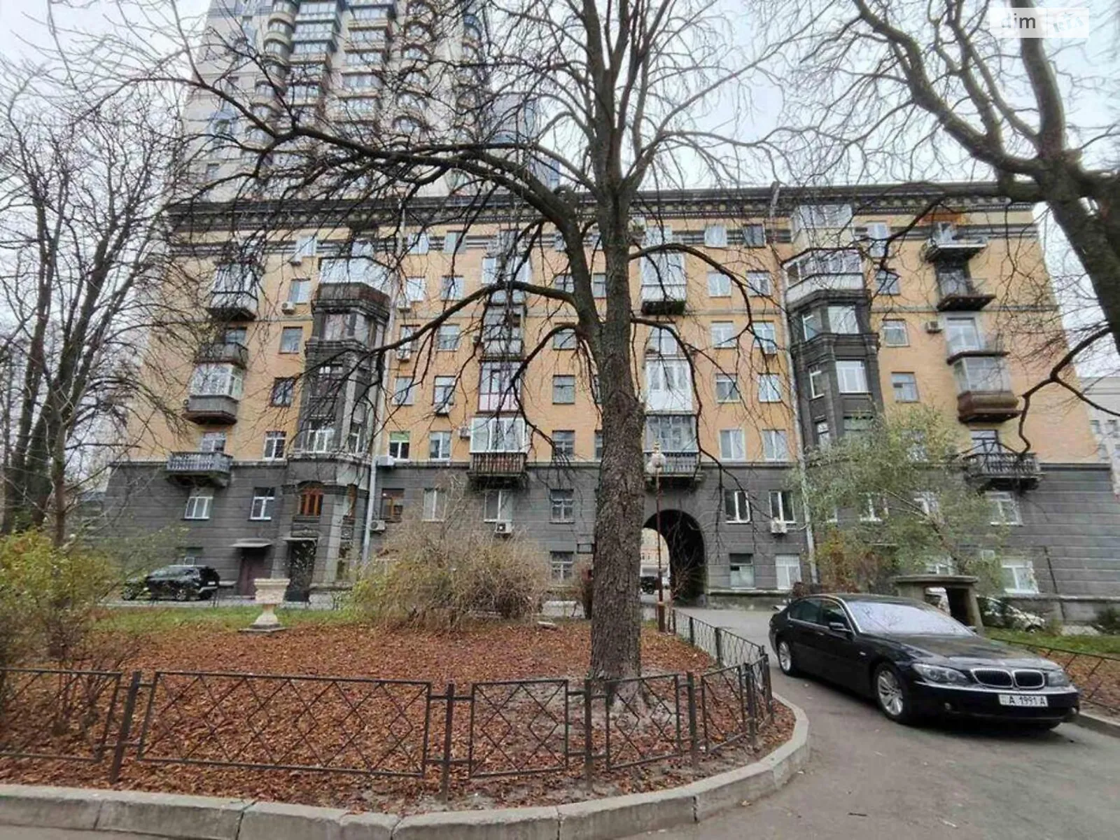 Продается 2-комнатная квартира 60 кв. м в Киеве, ул. Институтская, 18