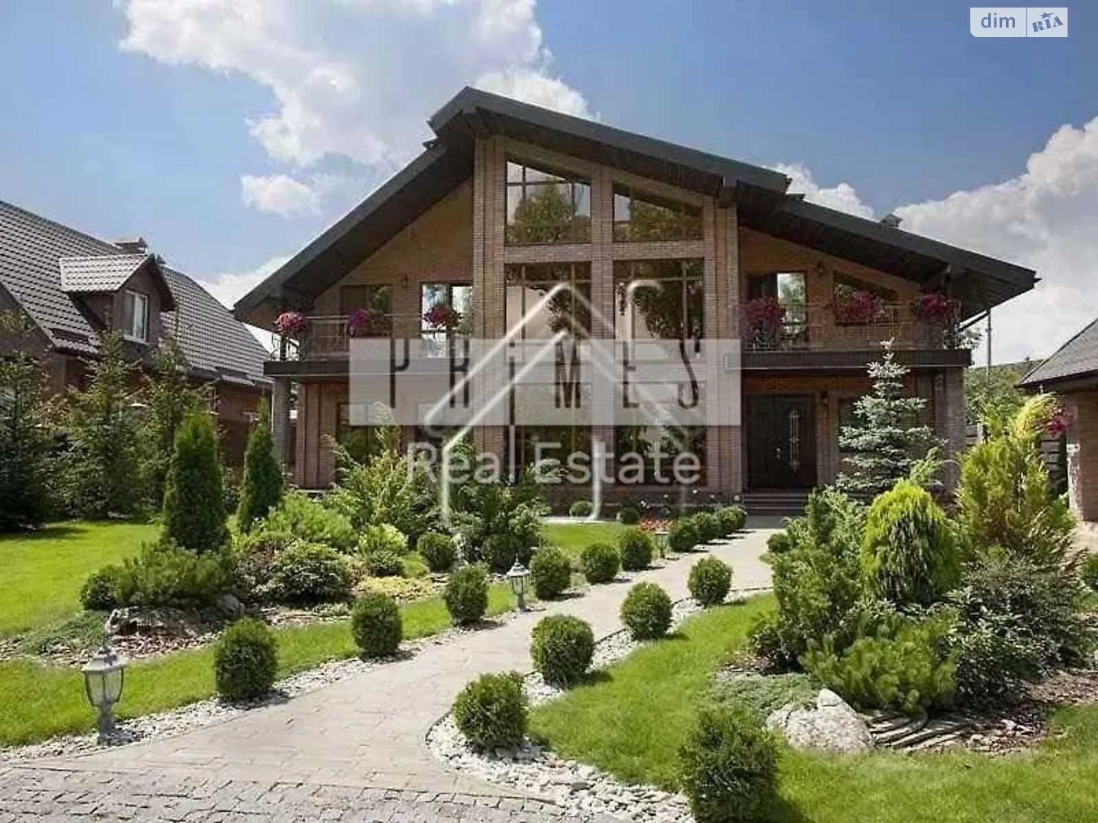 Продается дом на 2 этажа 300 кв. м с садом, цена: 750000 $