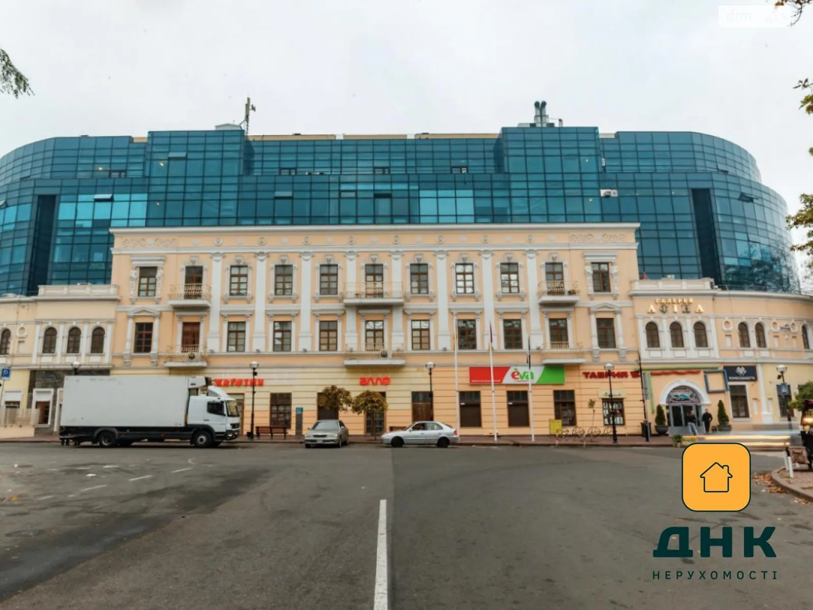 Продается офис 83 кв. м в бизнес-центре, цена: 120000 $