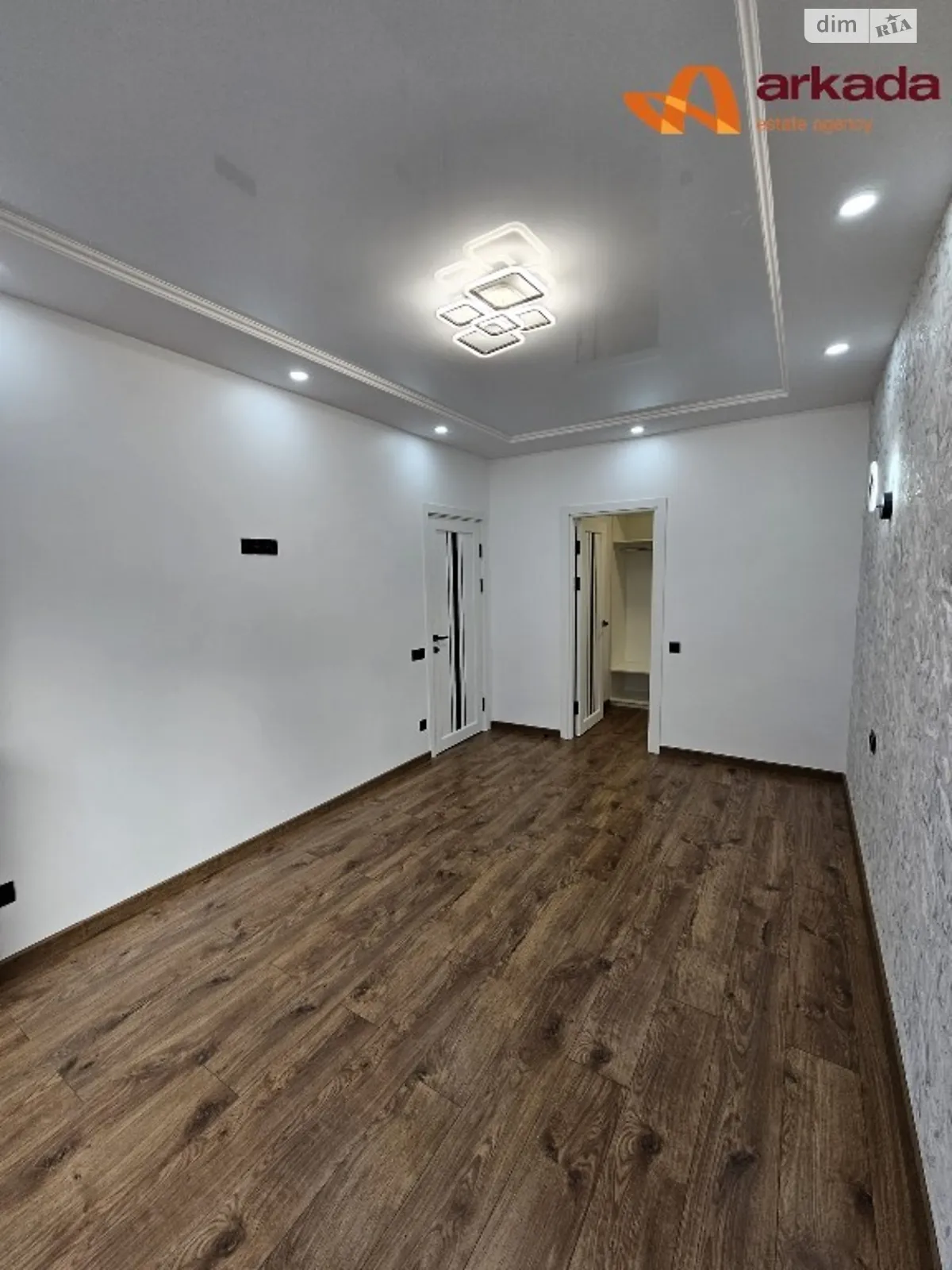 Продается 1-комнатная квартира 47 кв. м в Ивано-Франковске, ул. Героев Николаева(Сеченова)