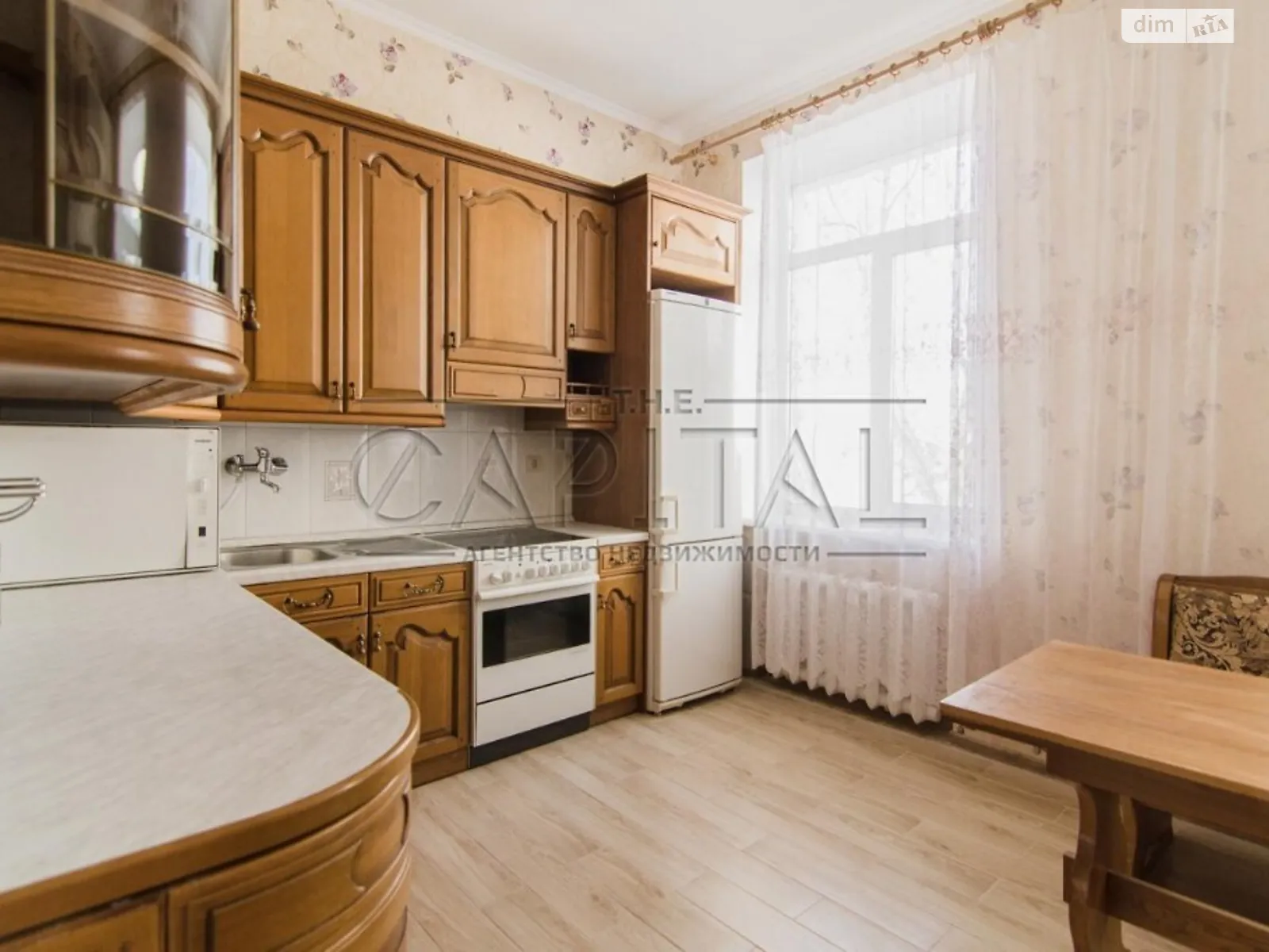 Продается 4-комнатная квартира 120 кв. м в Киеве, ул. Академика Богомольца