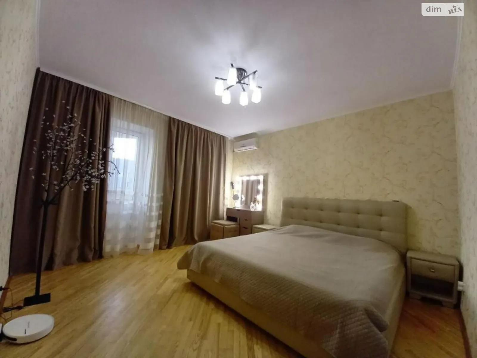 Продается 2-комнатная квартира 68 кв. м в Киеве, ул. Анны Ахматовой, 35Б