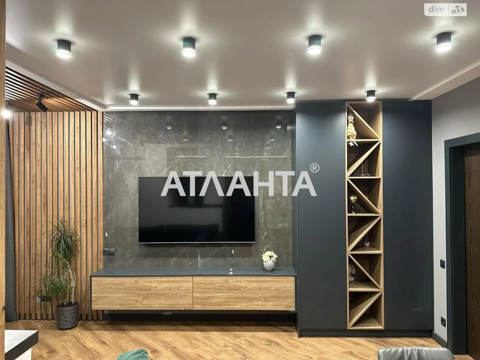 Продається 3-кімнатна квартира 113 кв. м у Крижанівка, вул. Академіка Сахарова, 9А