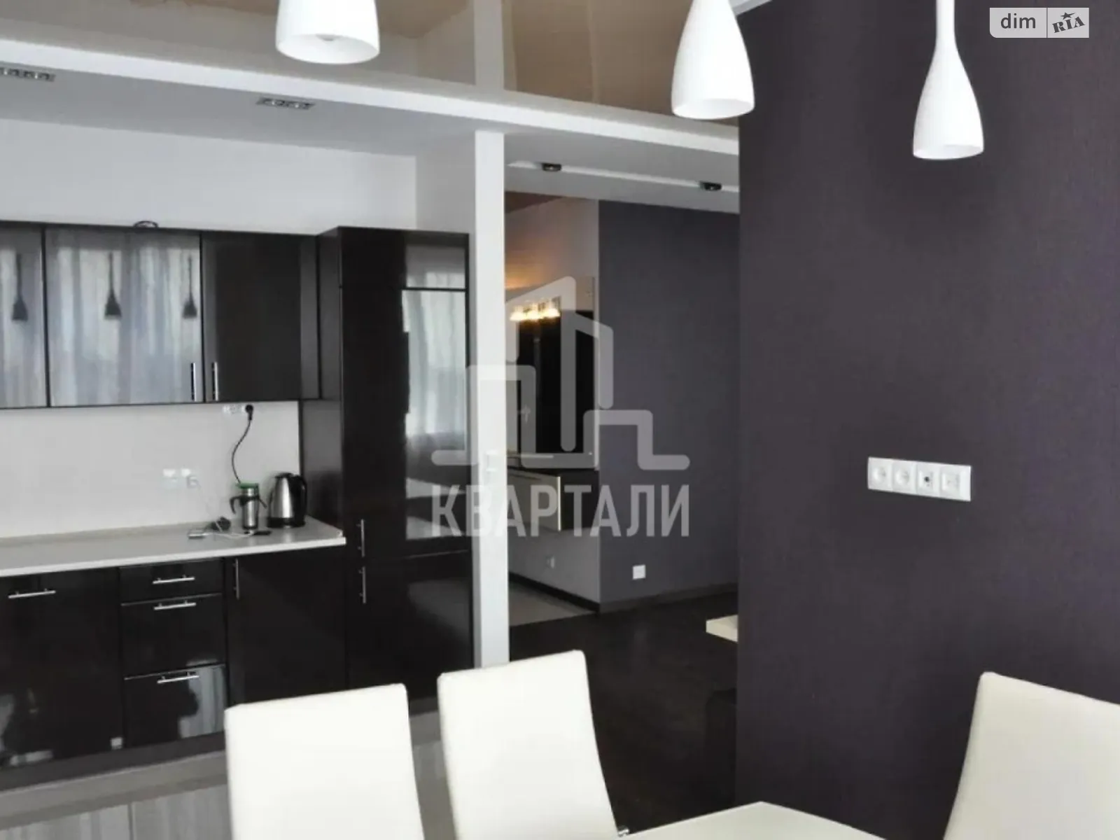 Продается 2-комнатная квартира 61 кв. м в Киеве, ул. Феодосийская, 3В - фото 1