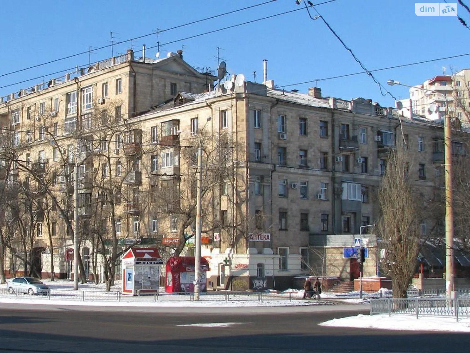 Продається 4-кімнатна квартира 100 кв. м у Харкові, просп. Героїв Харкова(Московський), 27