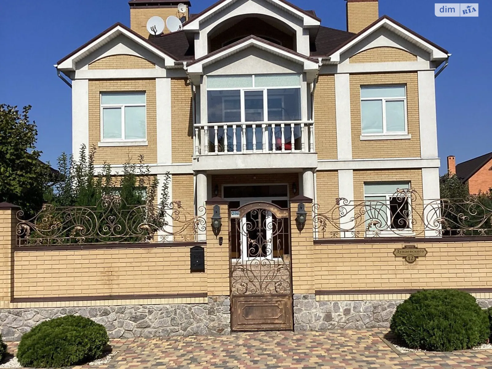 Продается дом на 3 этажа 297.7 кв. м с террасой, цена: 500000 $ - фото 1