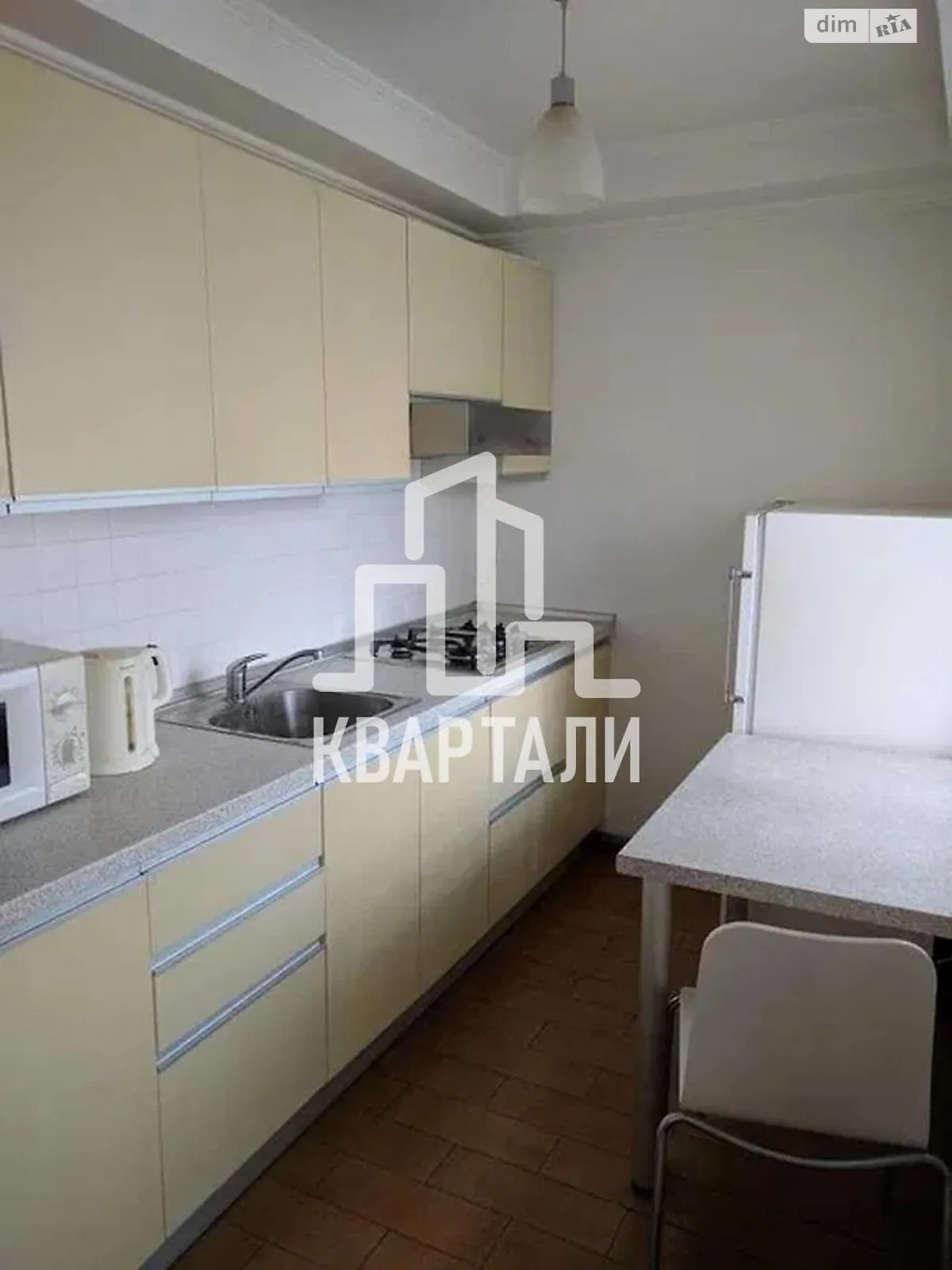 Продается 1-комнатная квартира 32 кв. м в Киеве, ул. Евгения Сверстюка, 8А