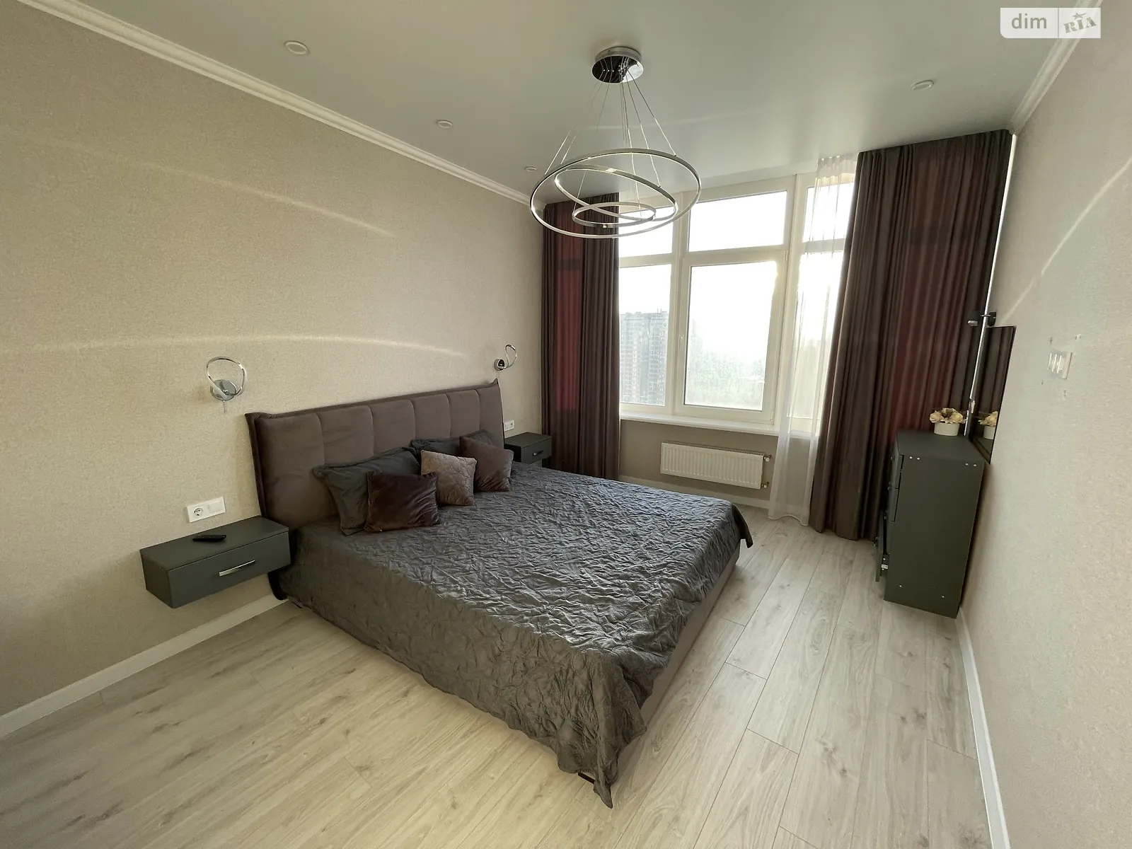 Продается 1-комнатная квартира 40 кв. м в Одессе, ул. Каманина - фото 1