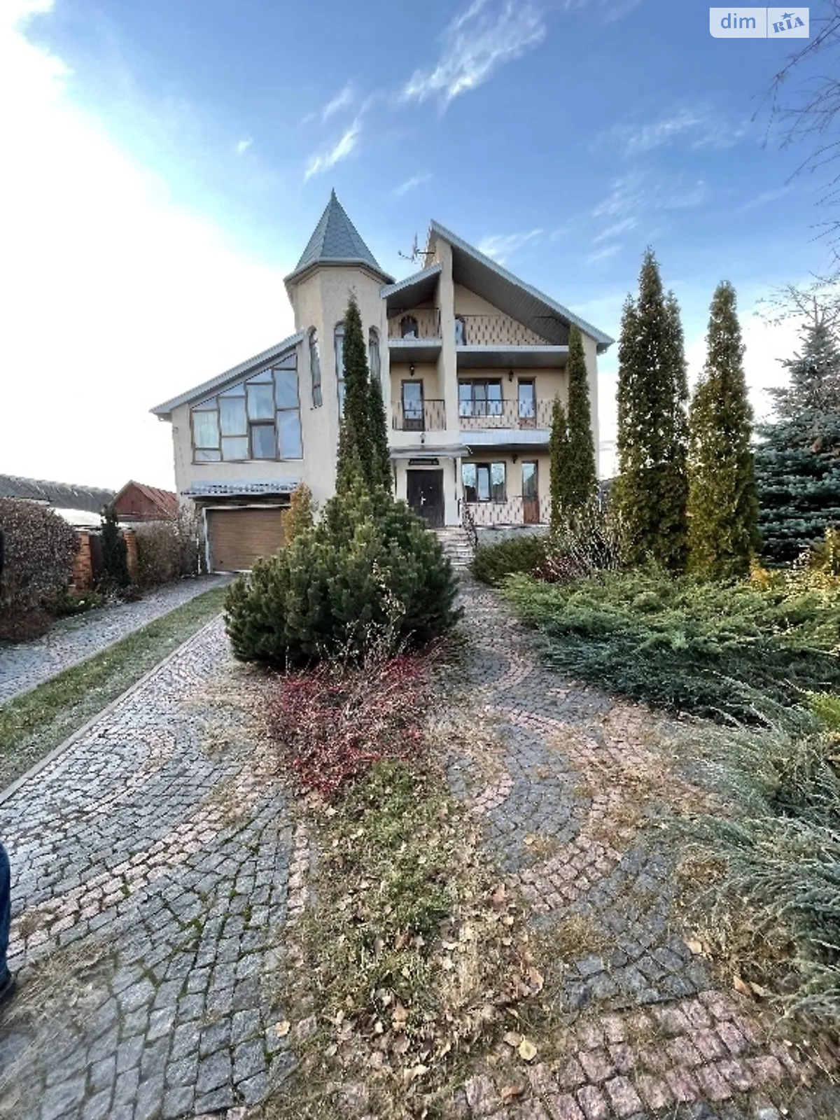 Продается дом на 2 этажа 470 кв. м с садом, цена: 270000 € - фото 1