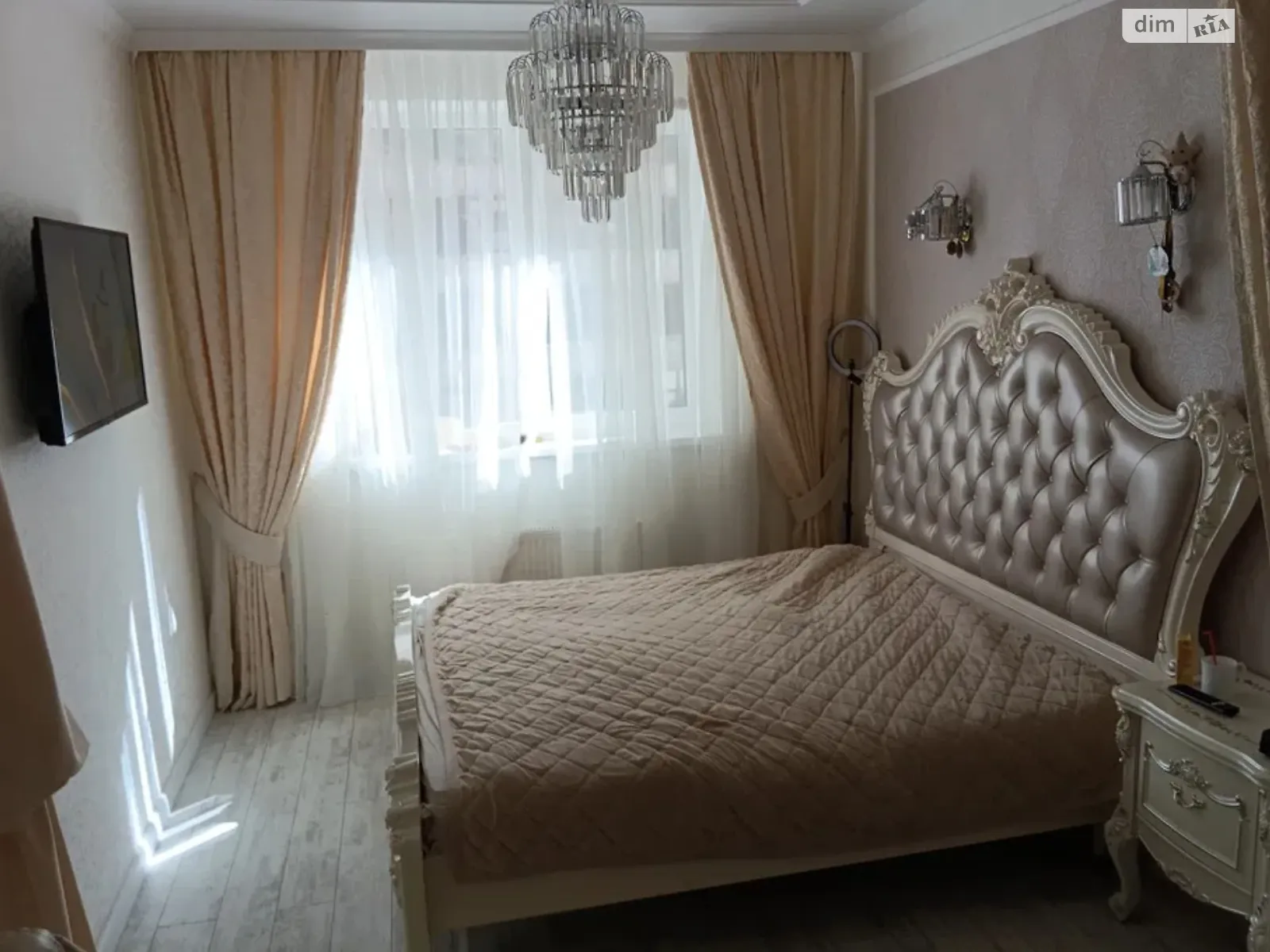 Продается 2-комнатная квартира 86 кв. м в Одессе, ул. Генуэзская, 3Г