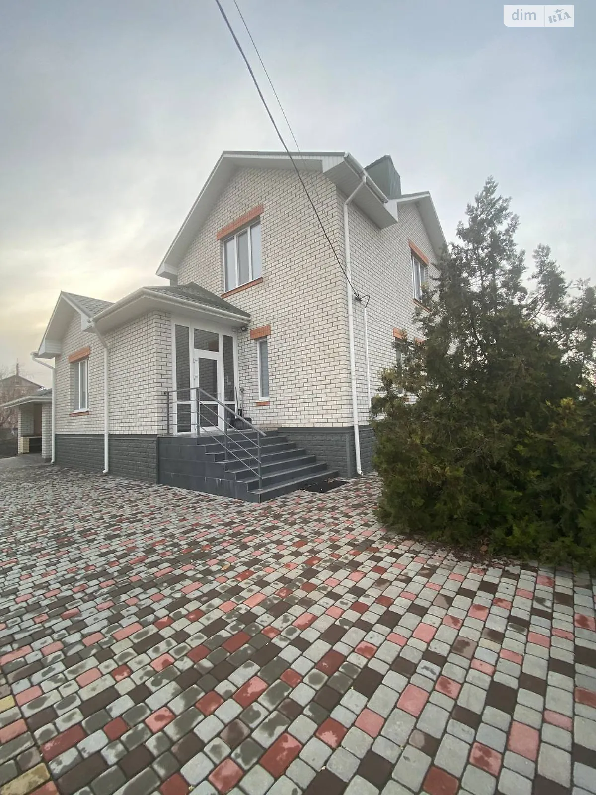 Продается дом на 2 этажа 200 кв. м с камином, цена: 190000 $ - фото 1