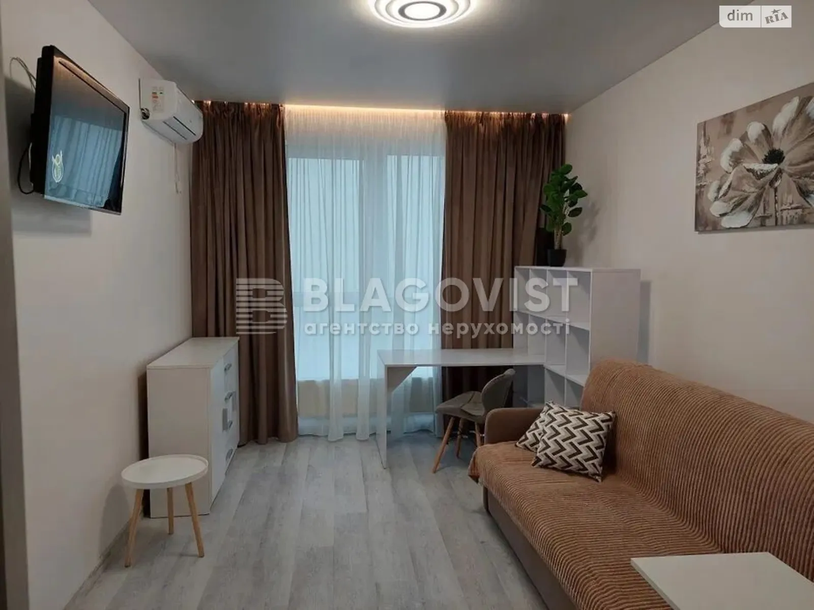 Продается 1-комнатная квартира 69.5 кв. м в Киеве, ул. Ревуцкого, 40В - фото 1