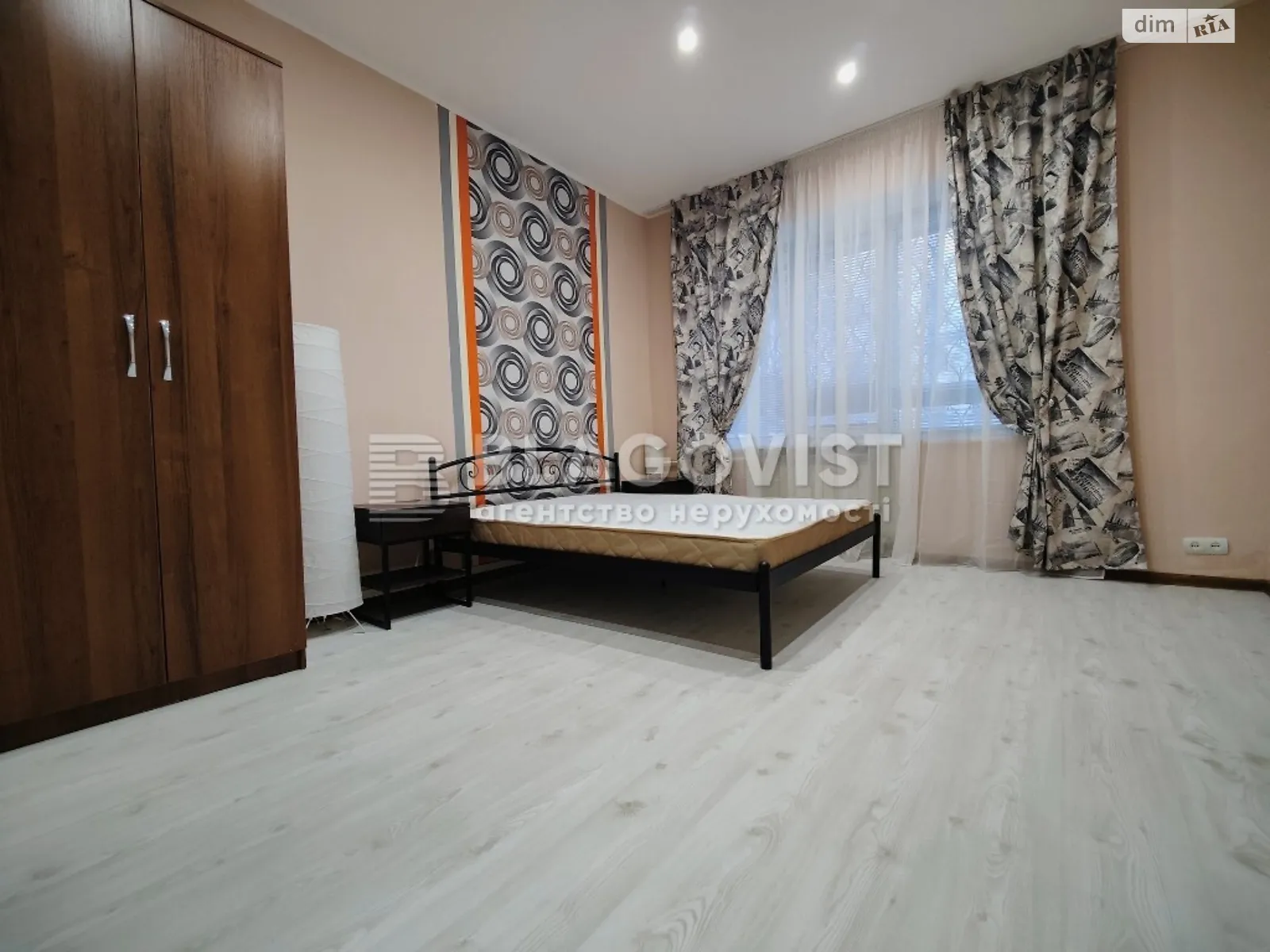 Продается 3-комнатная квартира 65 кв. м в Киеве, ул. Богдана Хмельницкого, 68