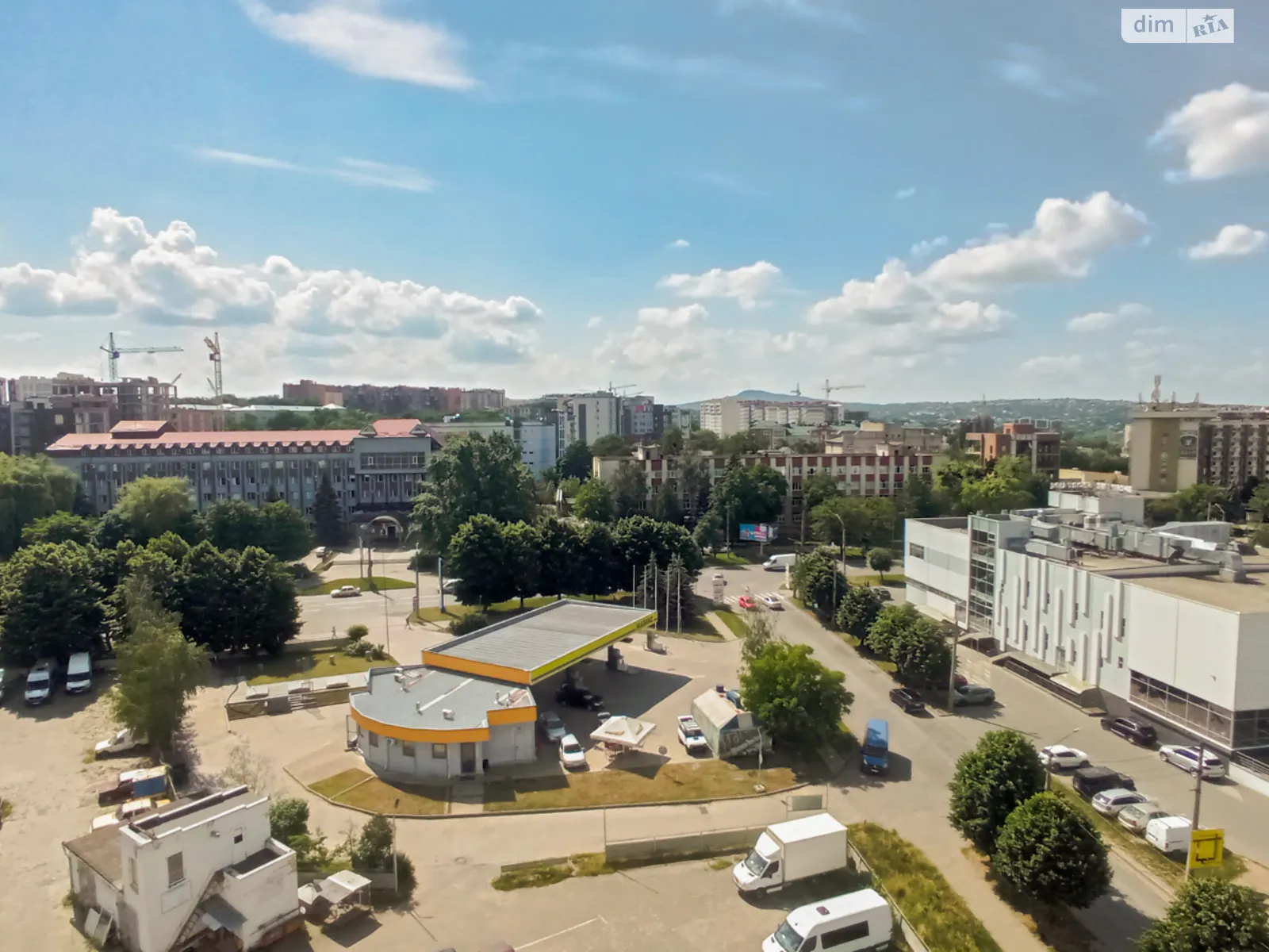 Продается 3-комнатная квартира 104.7 кв. м в Черновцах - фото 1