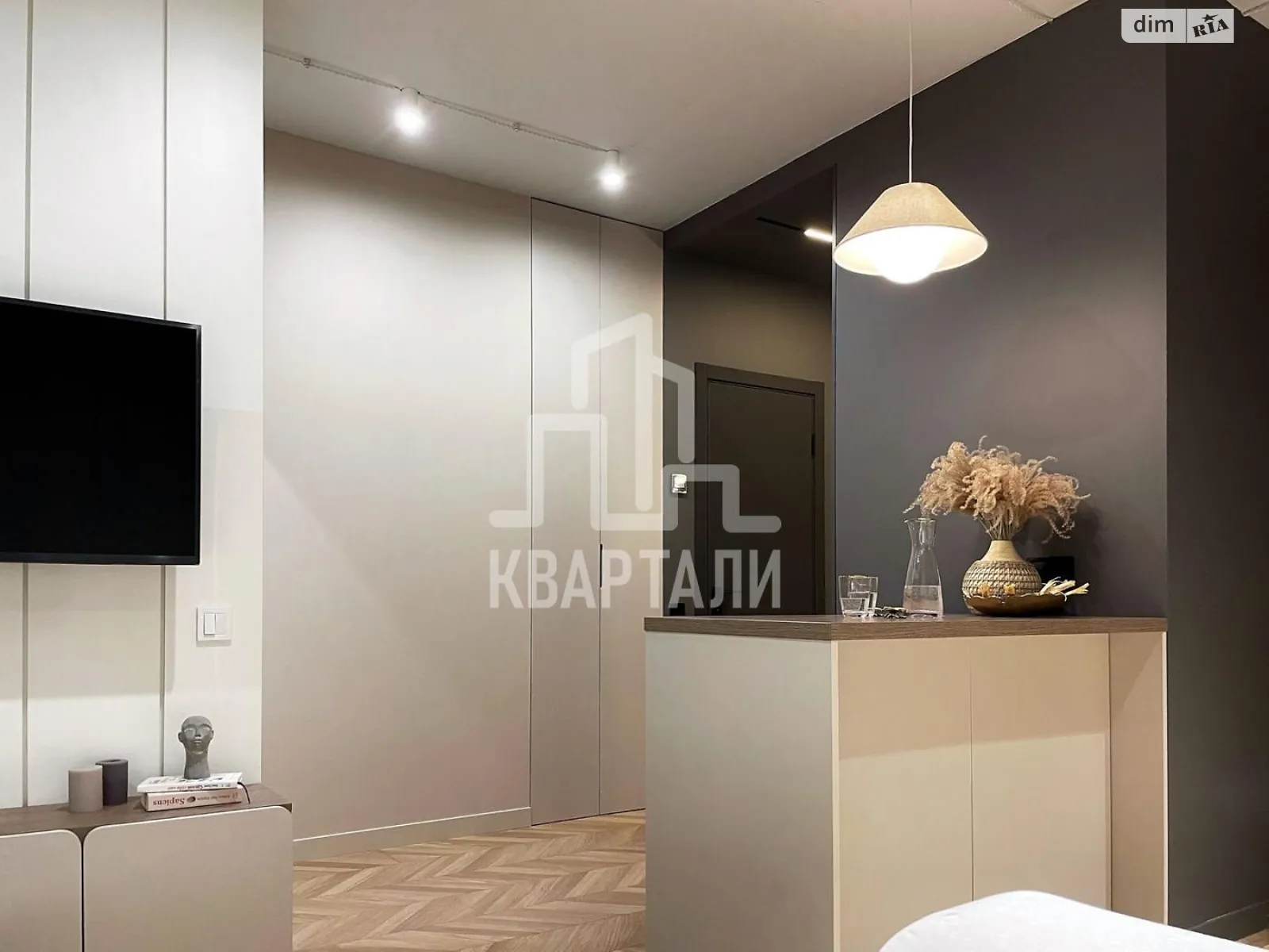 Продается 1-комнатная квартира 44 кв. м в Киеве, ул. Александра Олеся, 4