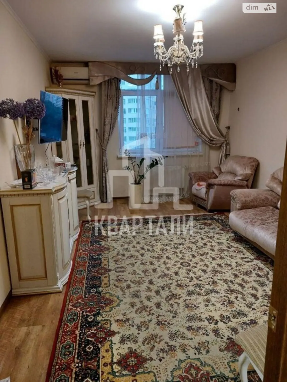 Продается 1-комнатная квартира 49 кв. м в Киеве, ул. Воскресенская, 14Б - фото 1