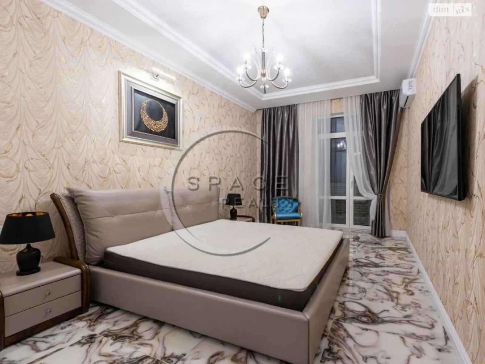 Продается 2-комнатная квартира 70 кв. м в Киеве, ул. Коновальца Евгения, 34