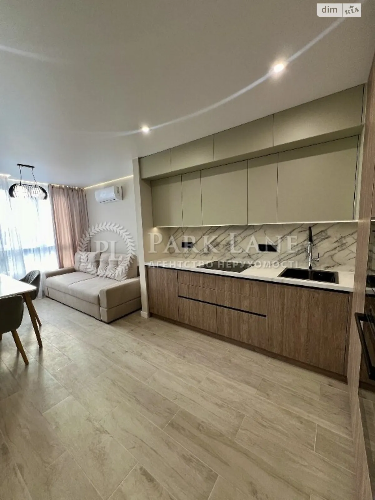Продается 1-комнатная квартира 53 кв. м в Киеве, ул. Михаила Максимовича, 32А
