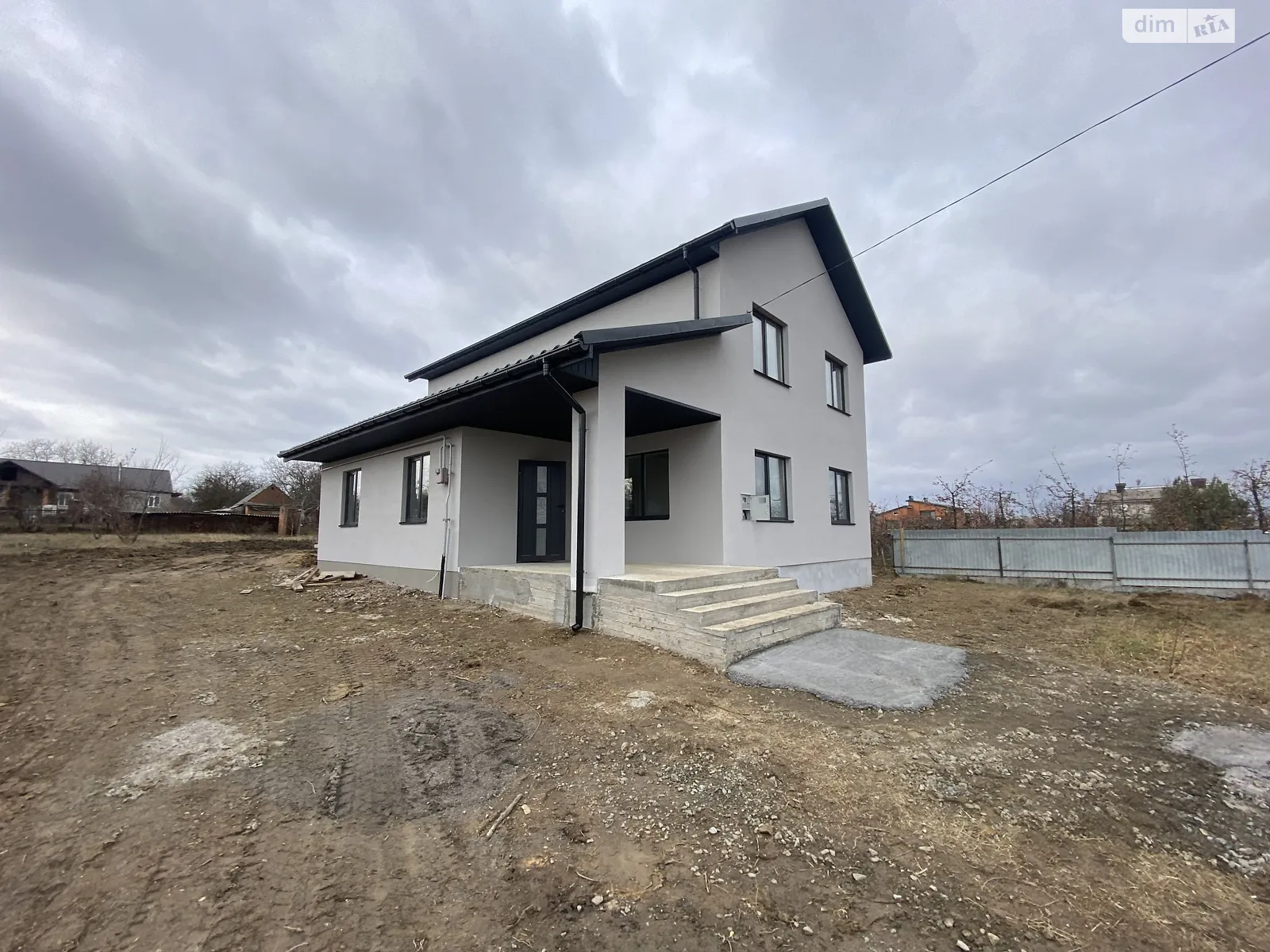 Продается дом на 2 этажа 140 кв. м с садом, цена: 109990 $ - фото 1
