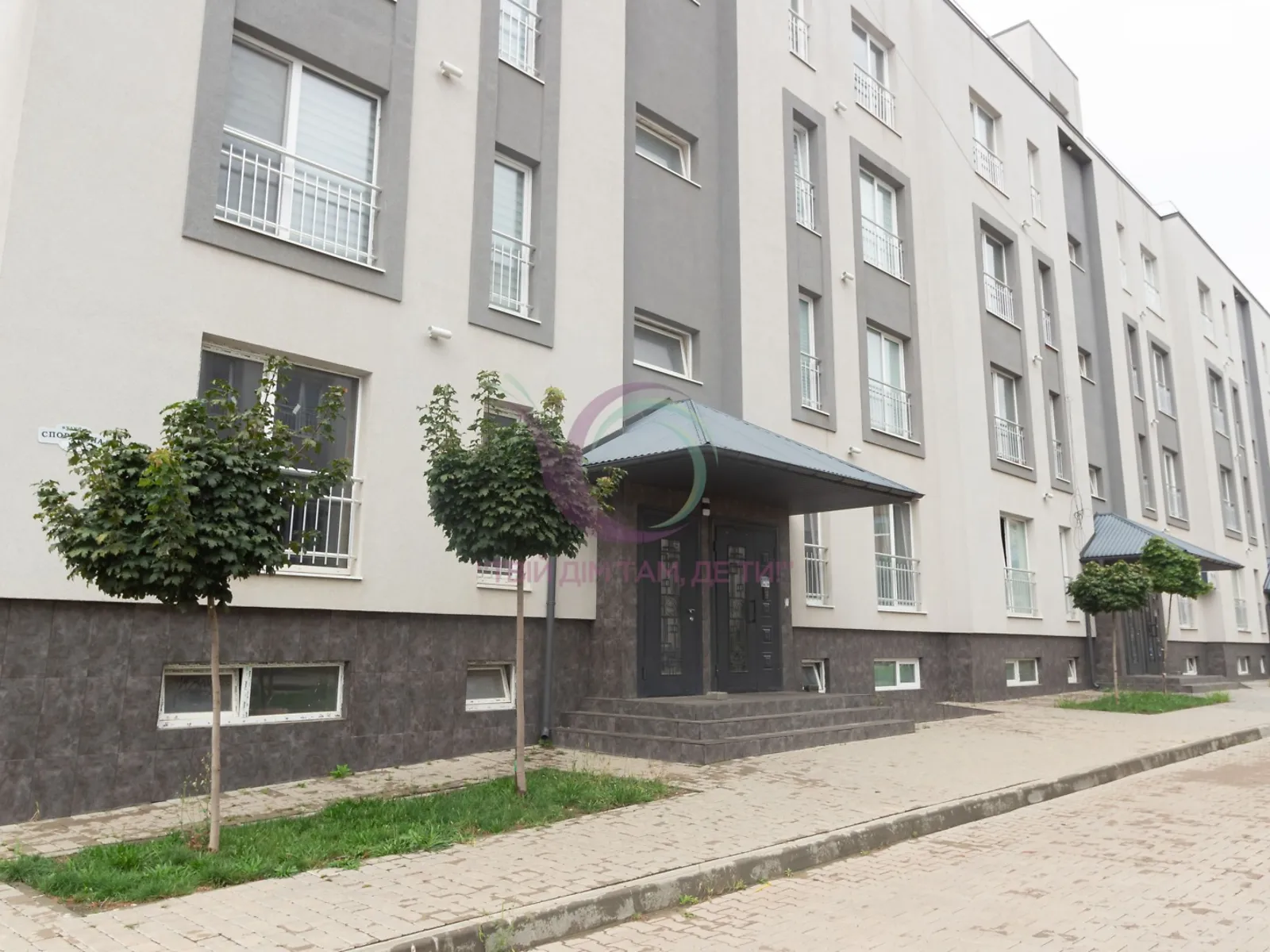 Продается 2-комнатная квартира 74 кв. м в Черновцах - фото 2