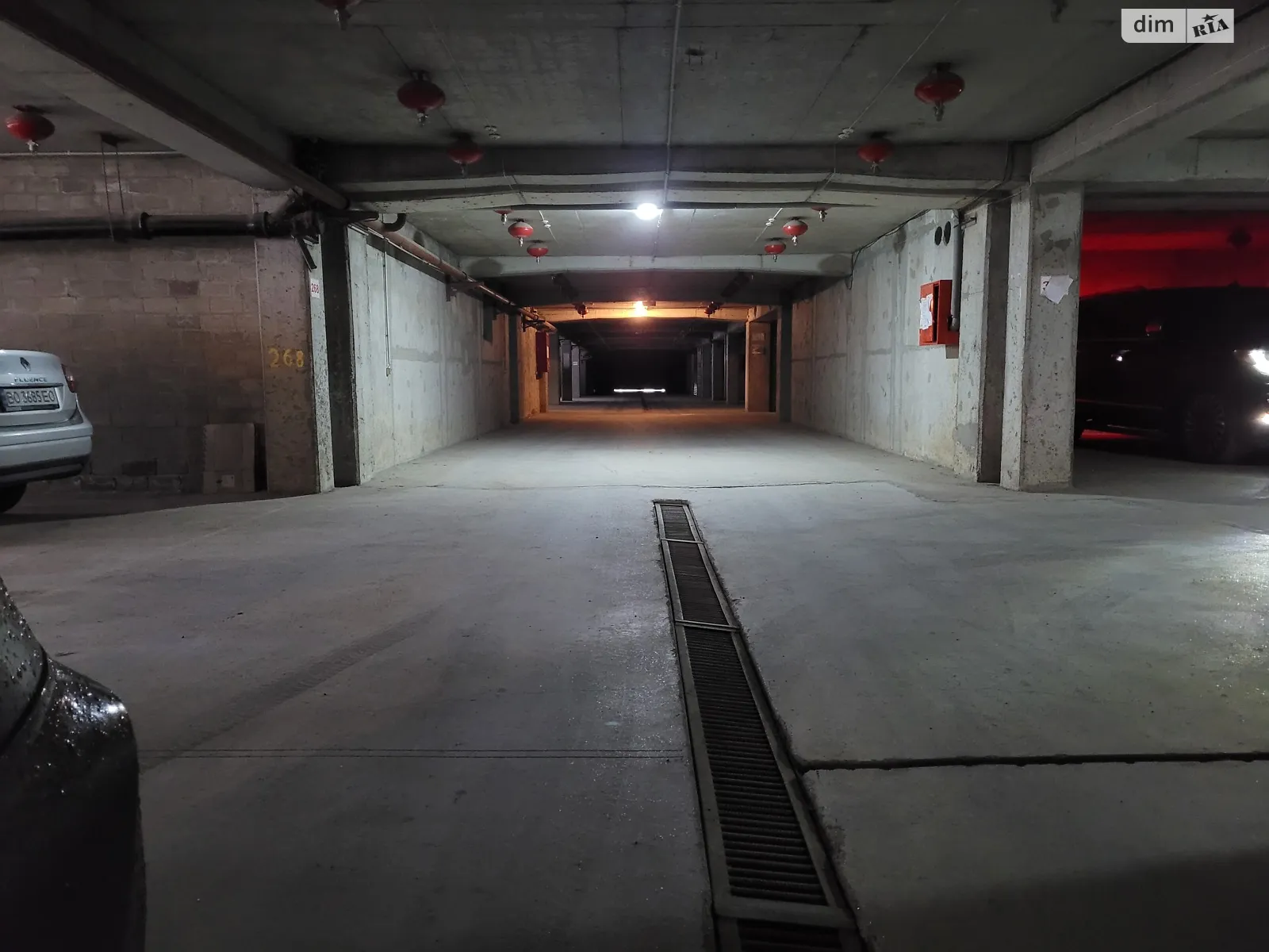 Продается подземный паркинг под легковое авто на 18 кв. м, цена: 9200 $