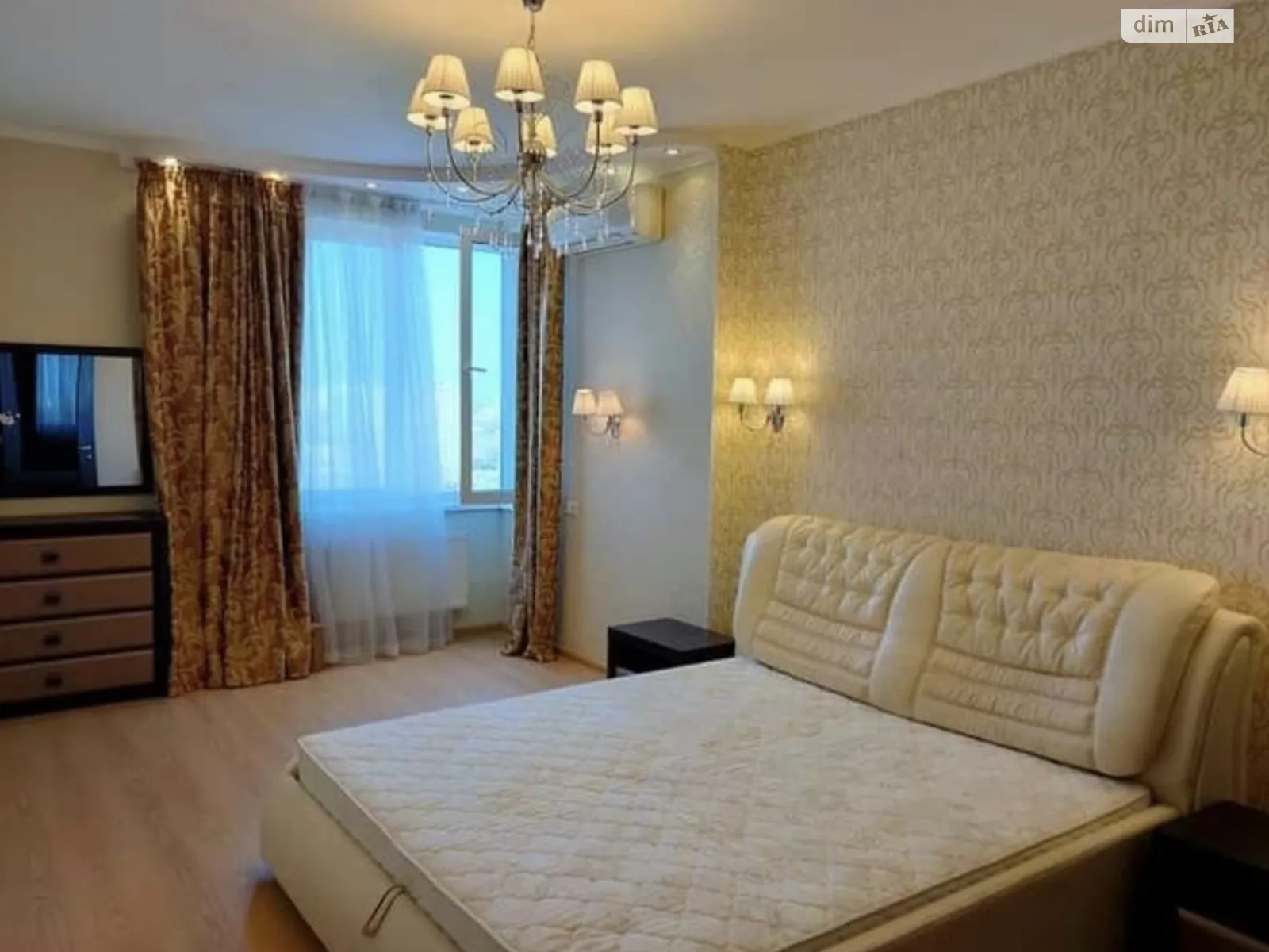 Продается 2-комнатная квартира 117 кв. м в Одессе, ул. Среднефонтанская - фото 1