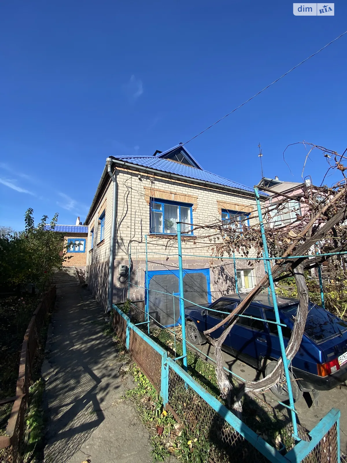 Продается дом на 2 этажа 312 кв. м с верандой, цена: 40000 $ - фото 1