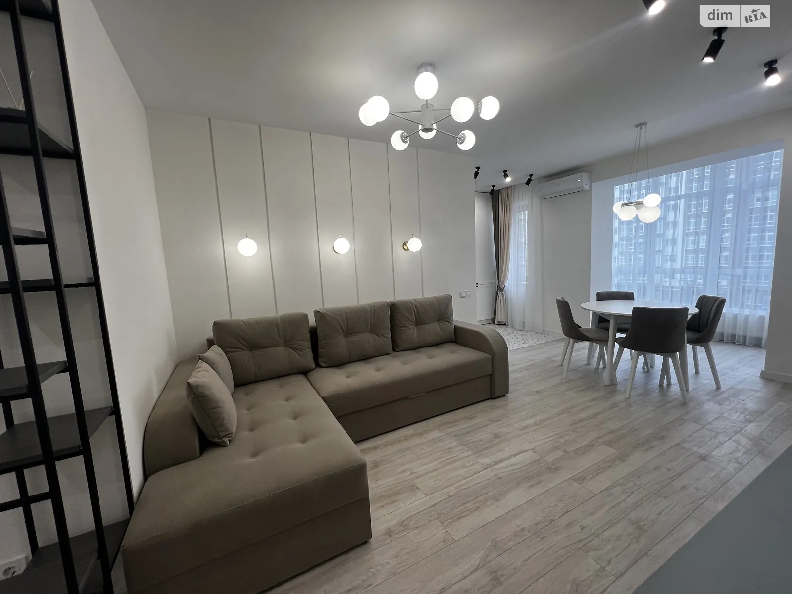 Продается 2-комнатная квартира 66.5 кв. м в Ивано-Франковске, ул. Высочана Семена - фото 1