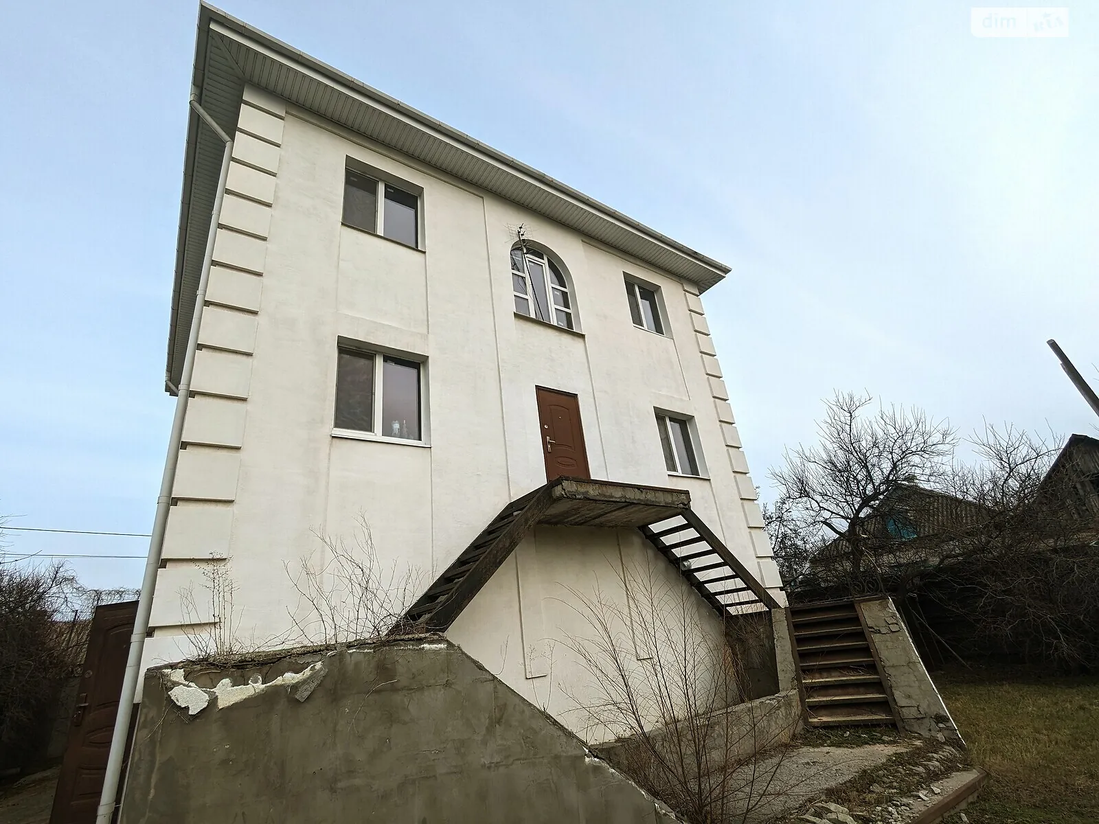 Продается дом на 3 этажа 234 кв. м с террасой, цена: 55000 $