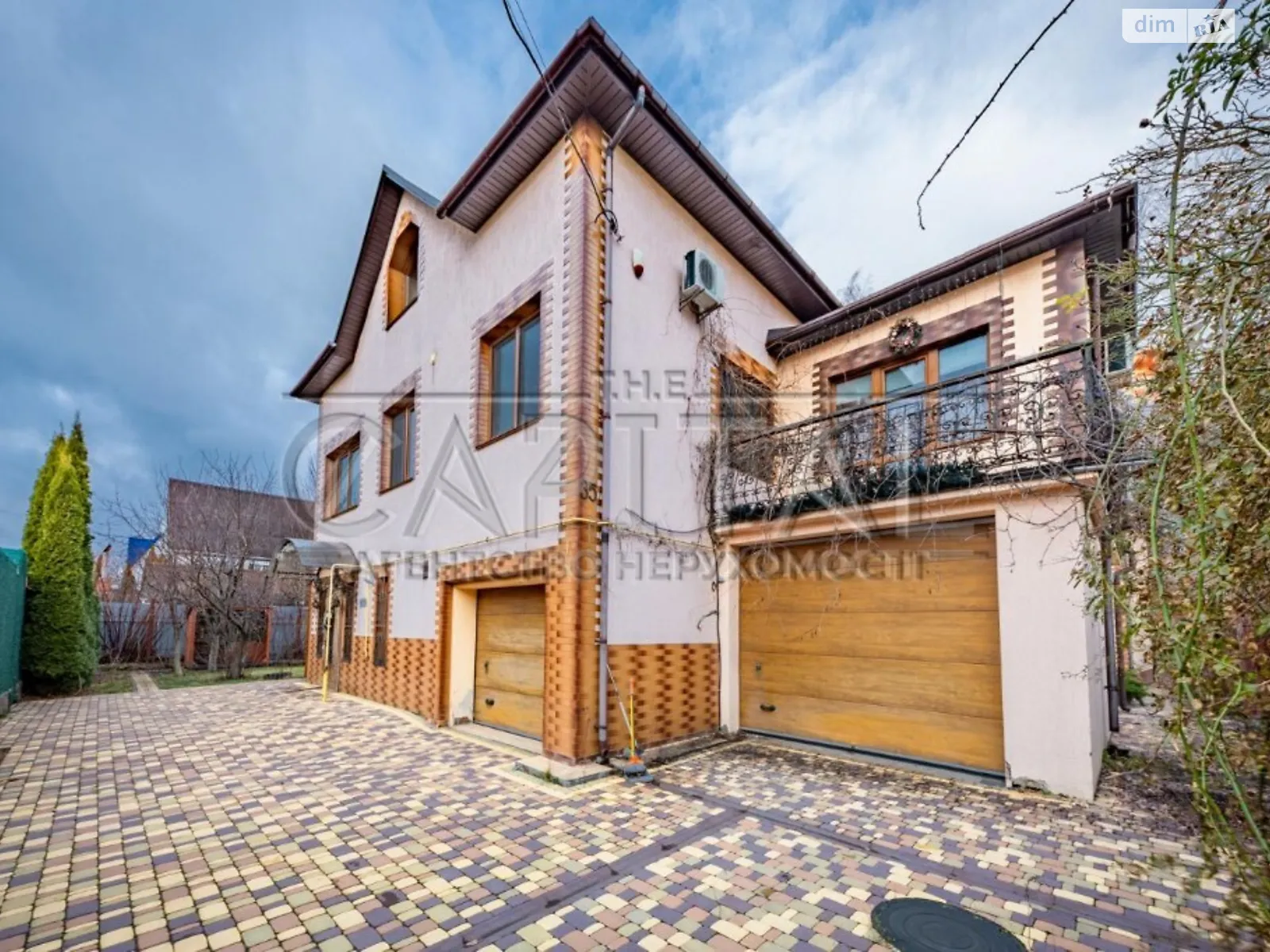 Продається будинок 3 поверховий 280 кв. м з гаражем, цена: 530000 $ - фото 1