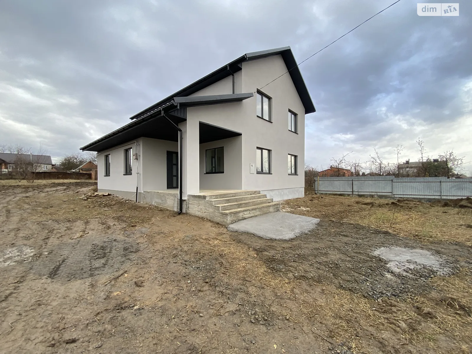 Продается дом на 2 этажа 142 кв. м с камином, цена: 104000 $