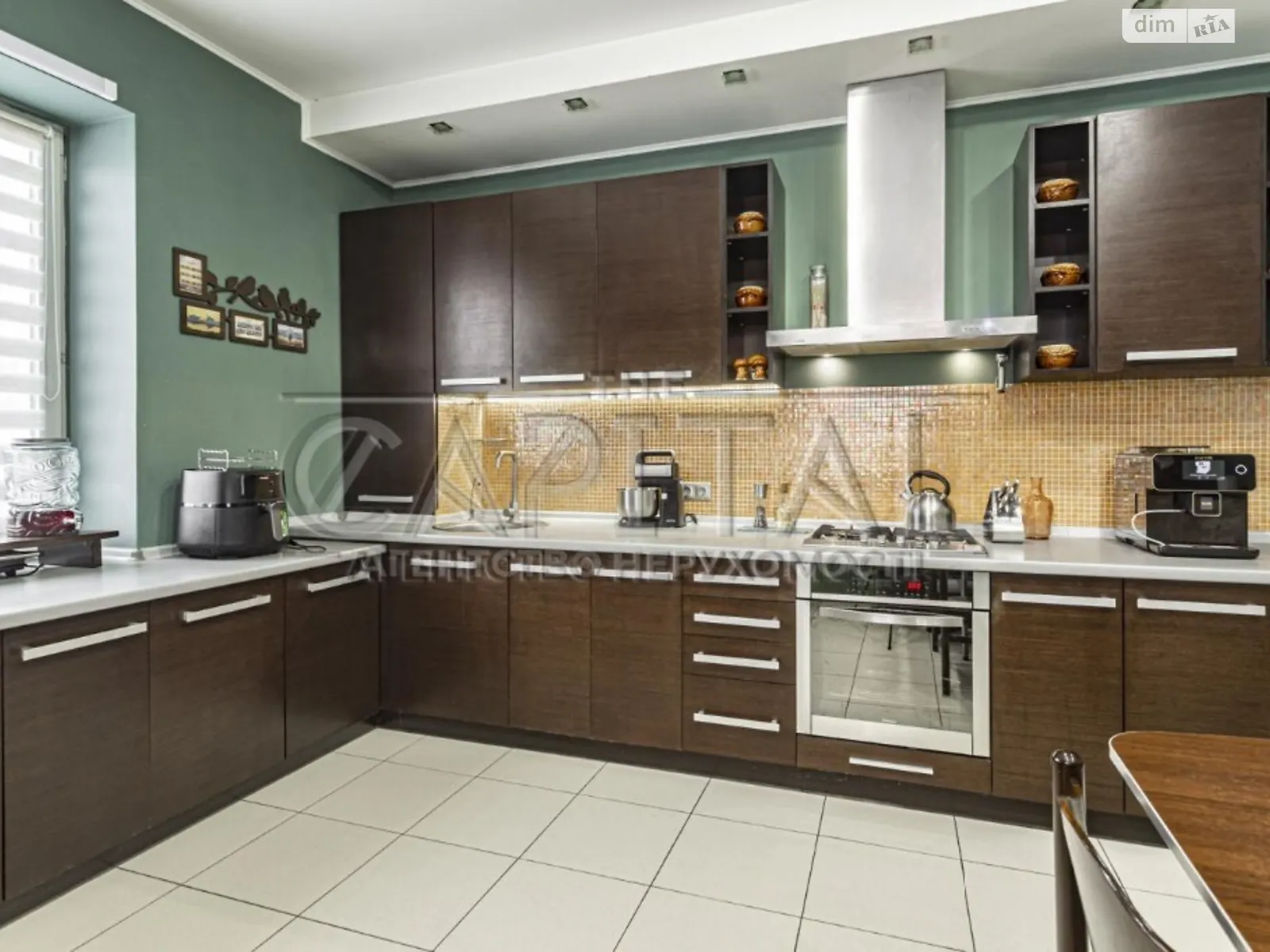 Продается дом на 2 этажа 188 кв. м с камином, цена: 165000 $ - фото 1