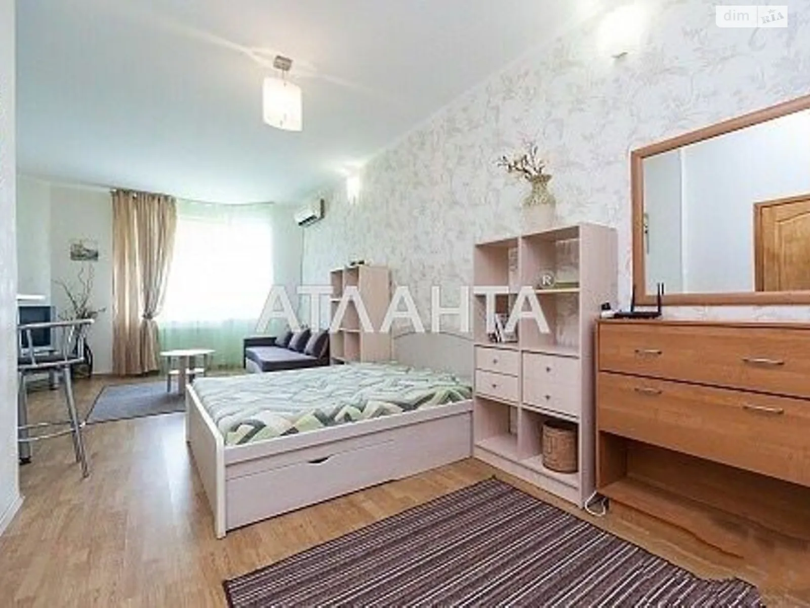 Продається 1-кімнатна квартира 36 кв. м у Одесі, вул. Середньофонтанська, 19Б