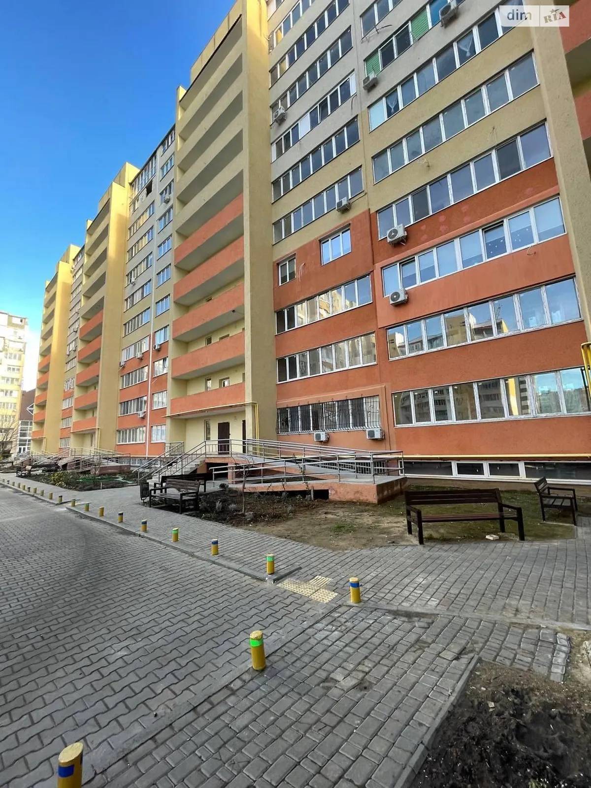 Продается 2-комнатная квартира 69 кв. м в Одессе, ул. Академика Сахарова, 16 - фото 1