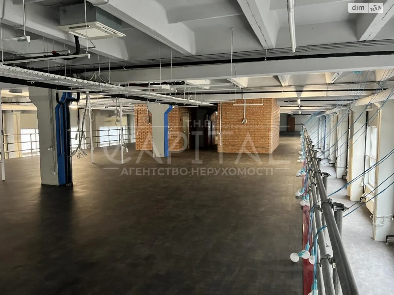Сдается в аренду офис 1700 кв. м в бизнес-центре, цена: 20400 $ - фото 1