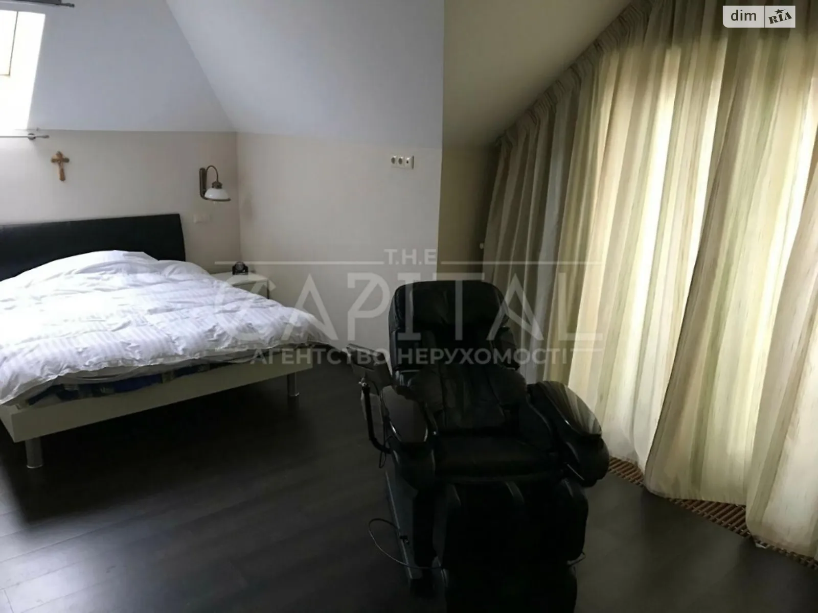 Продається будинок 2 поверховий 220 кв. м з гаражем, цена: 293000 $