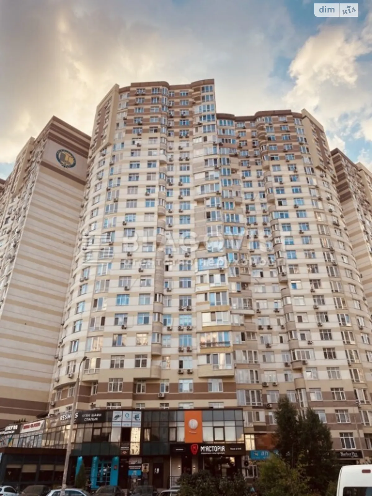 Продается 4-комнатная квартира 114 кв. м в Киеве, ул. Анны Ахматовой, 22