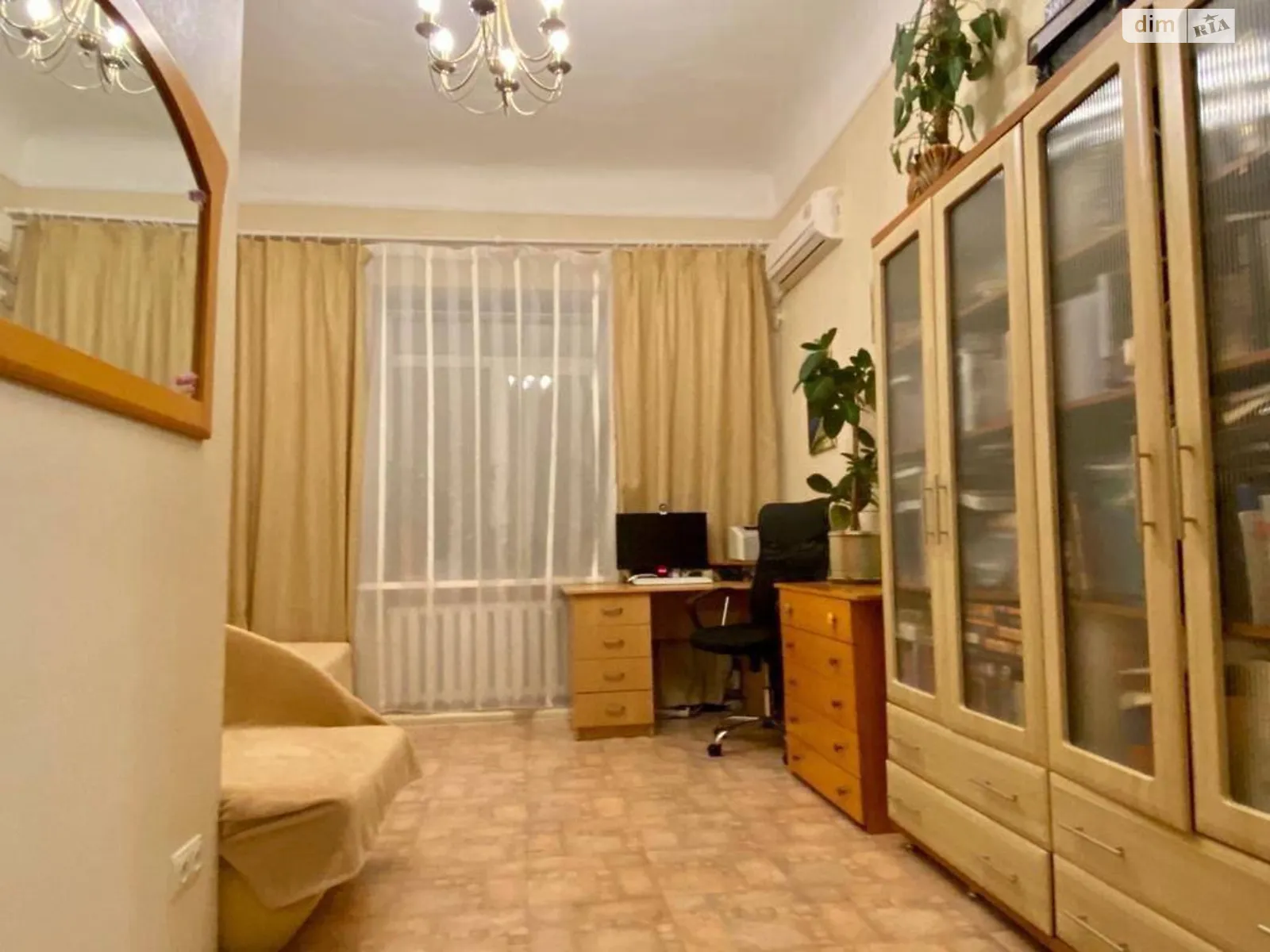 Продается 4-комнатная квартира 80 кв. м в Днепре, вул. Артема, 3Д