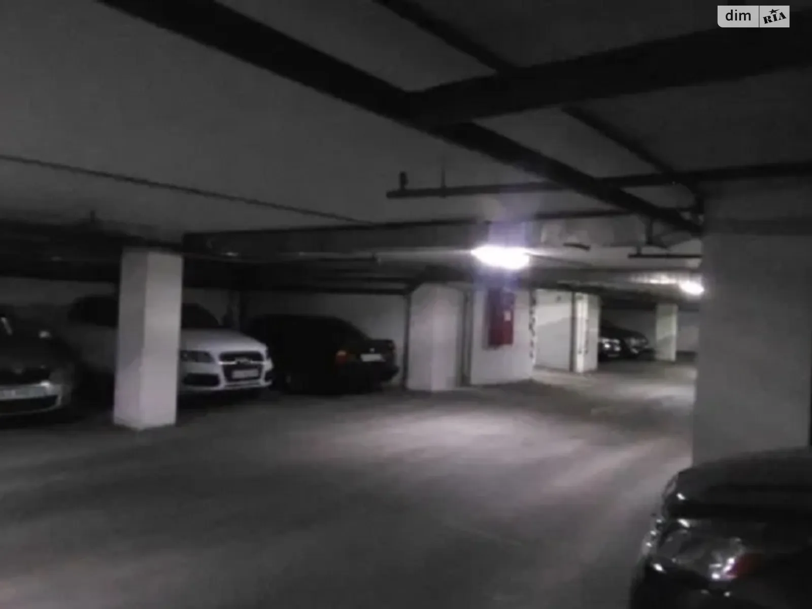 Продается подземный паркинг под легковое авто на 18 кв. м - фото 2