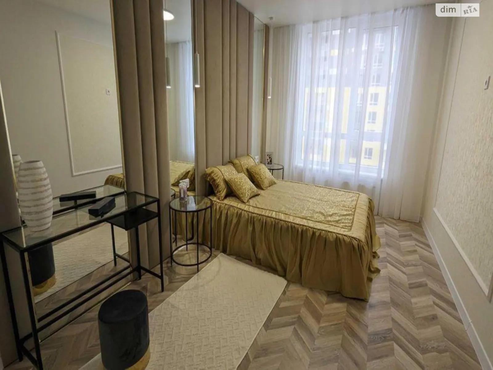 Продается 1-комнатная квартира 43 кв. м в Киеве, ул. Кадетский Гай, 8