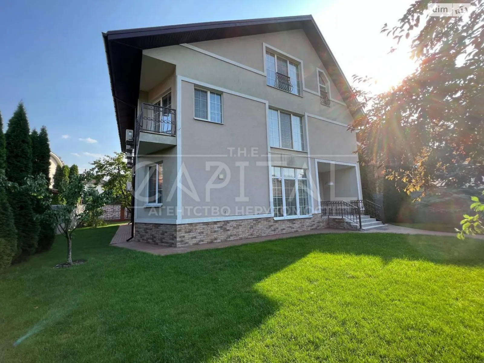 Продається будинок 3 поверховий 357 кв. м з гаражем, цена: 714000 $