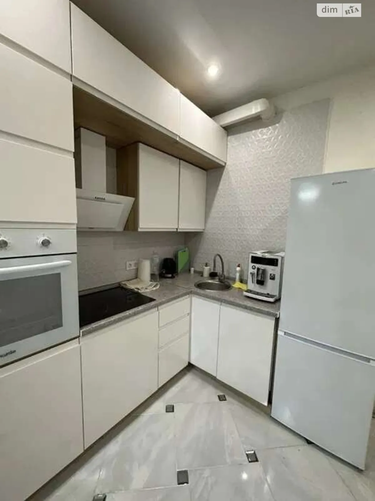 Продается 1-комнатная квартира 48 кв. м в Киеве, ул. Набережно-Рыбальская