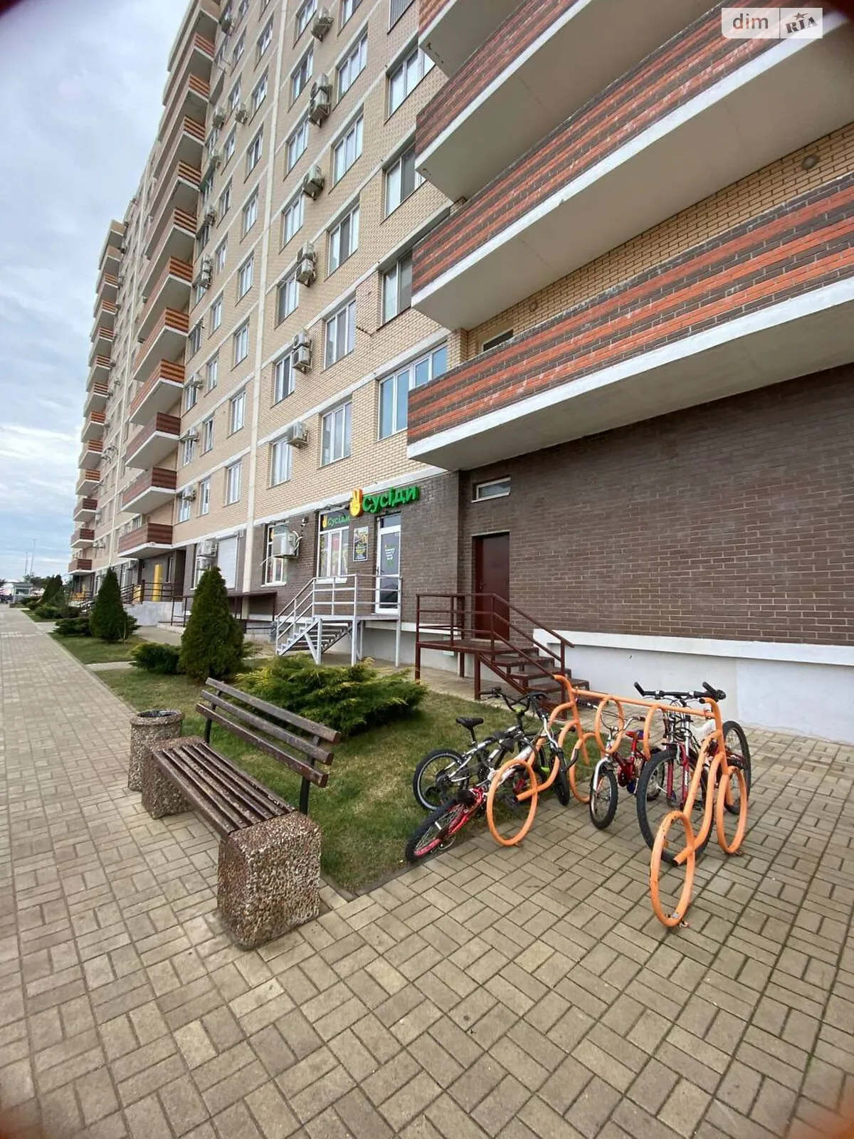 Продається 1-кімнатна квартира 39.5 кв. м у Чорноморську, вул. 1 Травня - фото 1