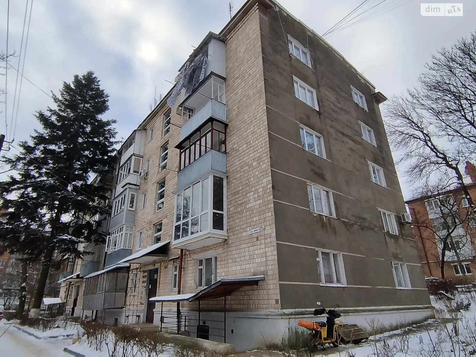 Продается 2-комнатная квартира 46 кв. м в Черновцах, цена: 43500 $