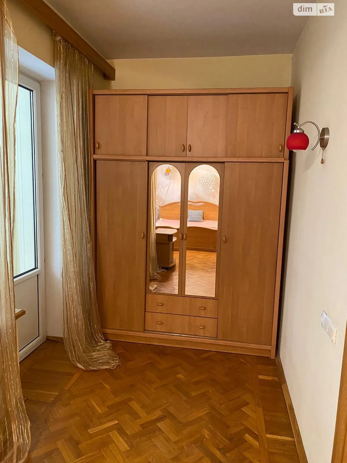 Сдается в аренду дом на 2 этажа 220 кв. м с садом, цена: 1000 $ - фото 1